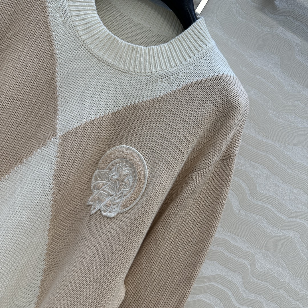 独家首发❤️原单品质，H高智感穿搭，秋冬新品双织工艺配色毛衣！立体刺绣徽章logo提花织纹工艺奢华帅气！