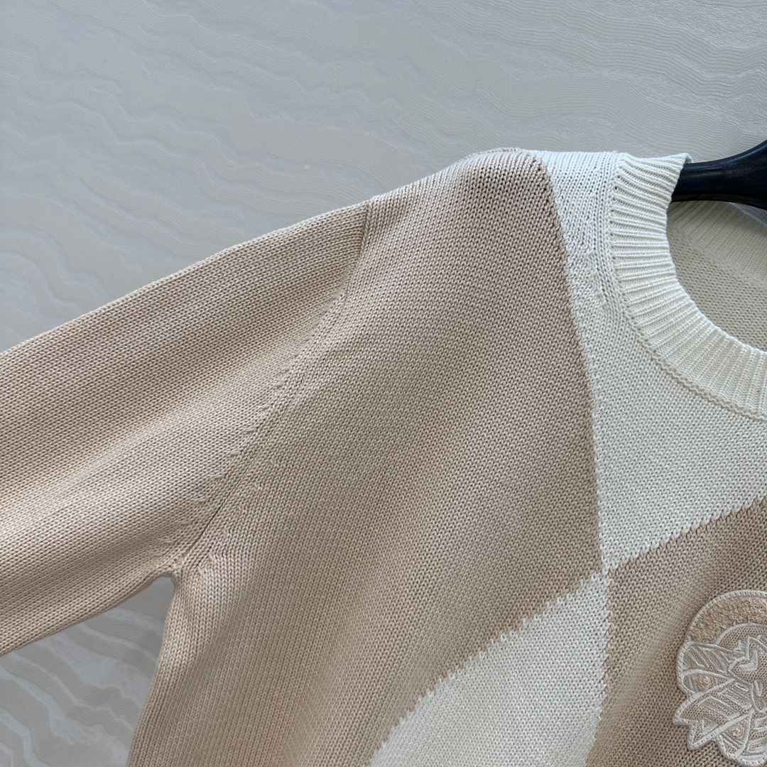 独家首发❤️原单品质，H高智感穿搭，秋冬新品双织工艺配色毛衣！立体刺绣徽章logo提花织纹工艺奢华帅气！