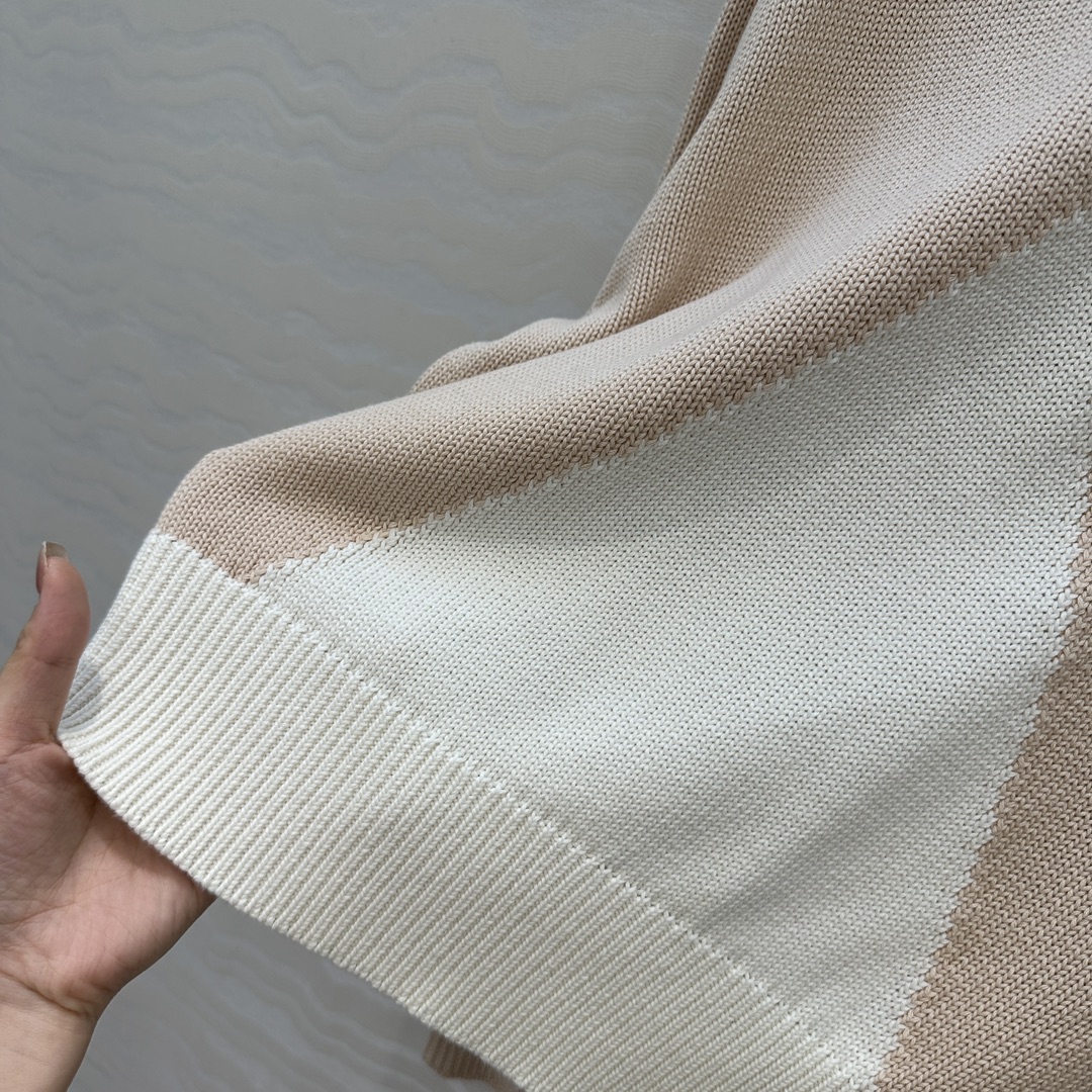 独家首发❤️原单品质，H高智感穿搭，秋冬新品双织工艺配色毛衣！立体刺绣徽章logo提花织纹工艺奢华帅气！