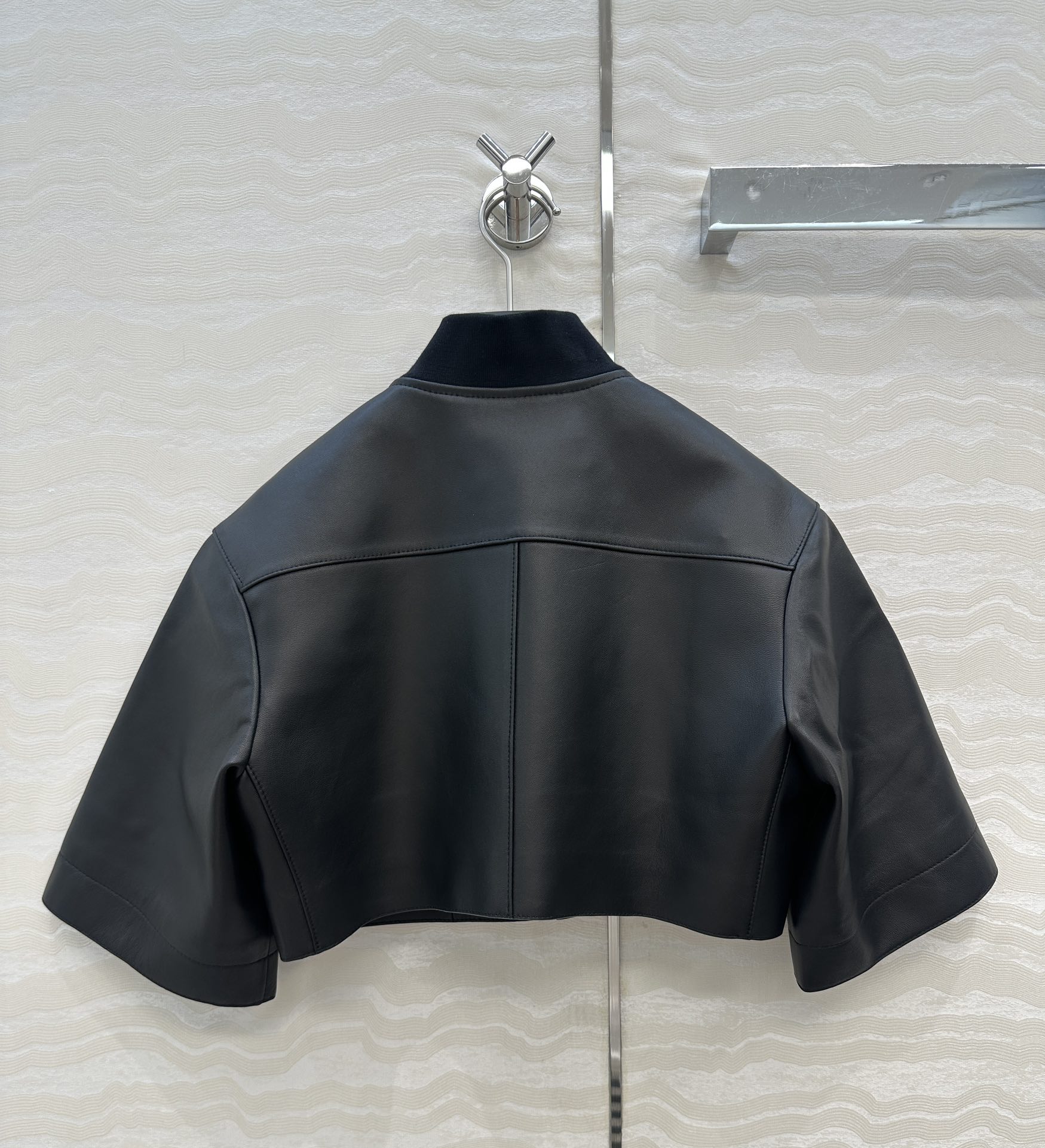 独家首发！高端原单❤️品质控衣橱必入！H顶级小羊皮，摩登复古短袖夹克小外套！顶级皮质超级细腻！极简主义立