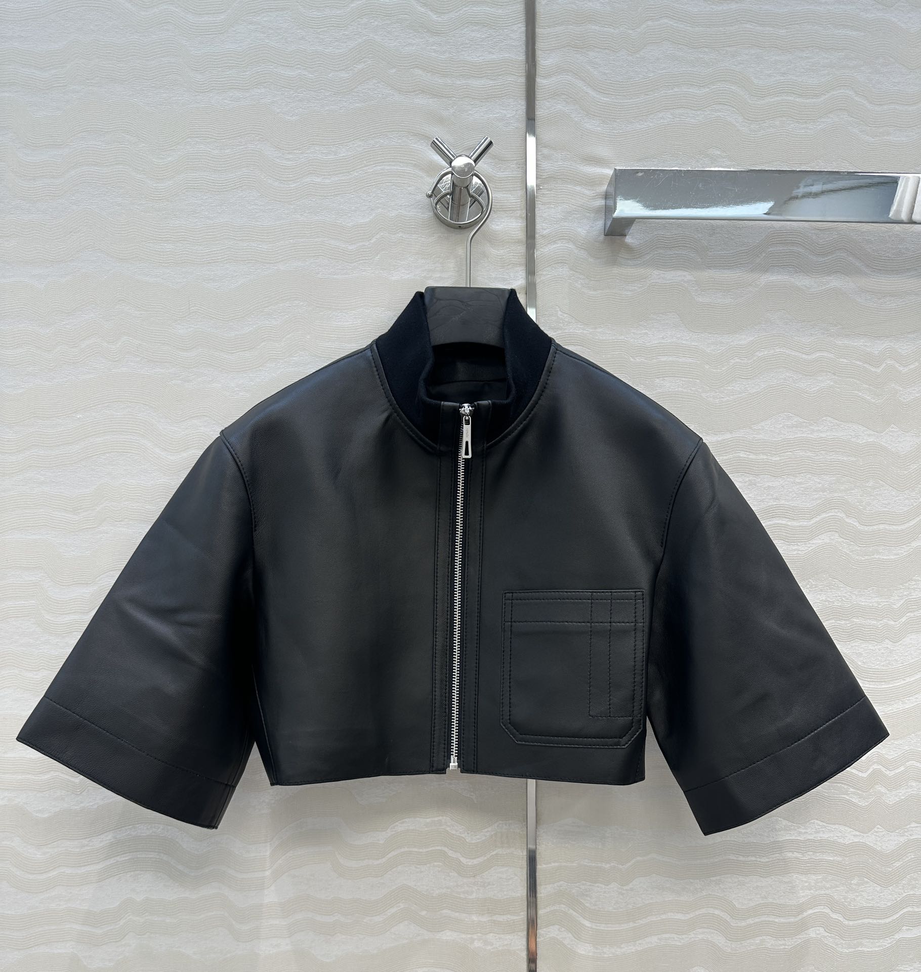 独家首发！高端原单❤️品质控衣橱必入！H顶级小羊皮，摩登复古短袖夹克小外套！顶级皮质超级细腻！极简主义立