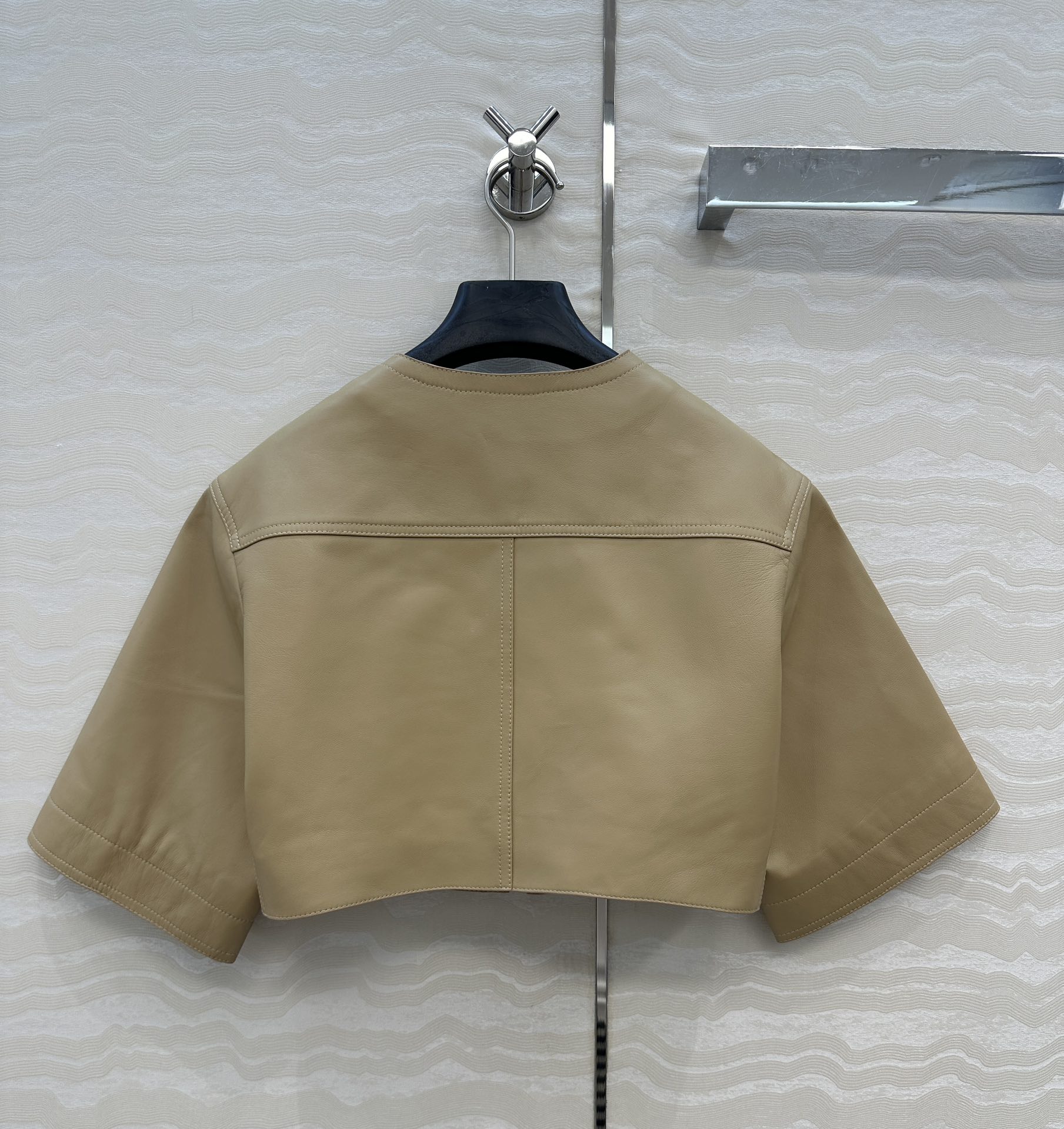 独家首发！高端原单❤️品质控衣橱必入！H顶级小羊皮，摩登复古短袖夹克小外套！顶级皮质超级细腻！极简主义立