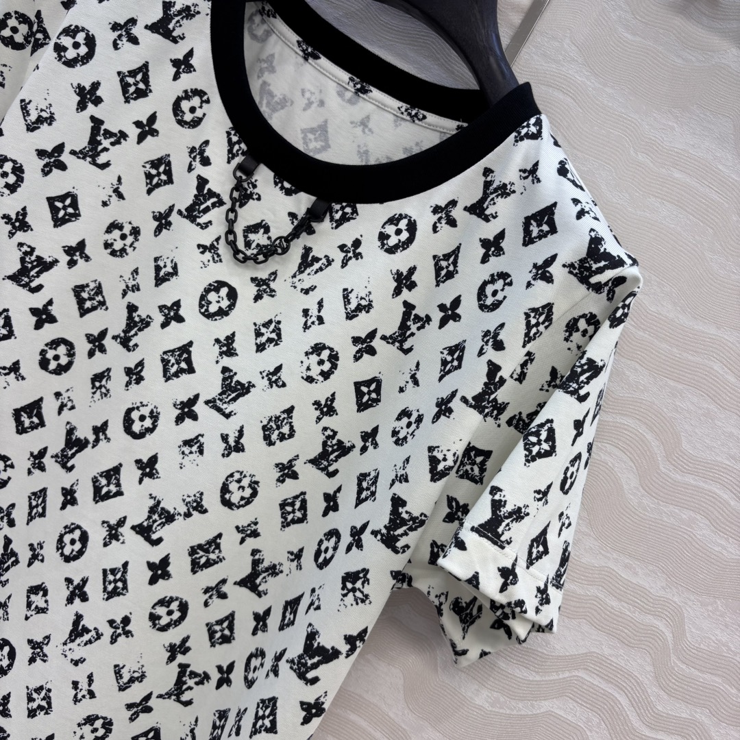 Fashionable Women’s Suit: P437 One-Size-Fits-All with MONOGRAM Stamp T-shirt – Classic, Cozy, Recommended! - 图片 5