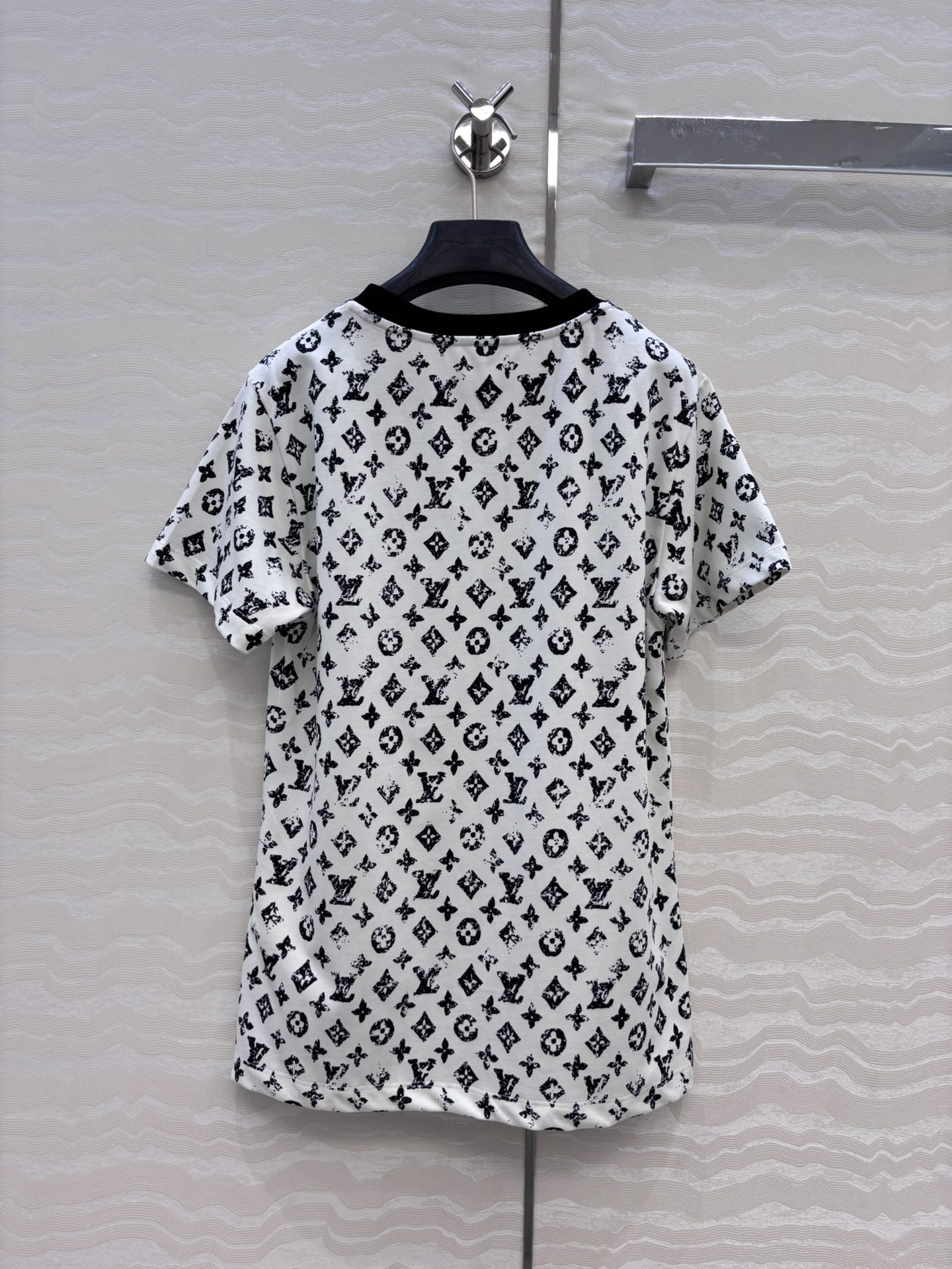 Fashionable Women’s Suit: P437 One-Size-Fits-All with MONOGRAM Stamp T-shirt – Classic, Cozy, Recommended! - 图片 9