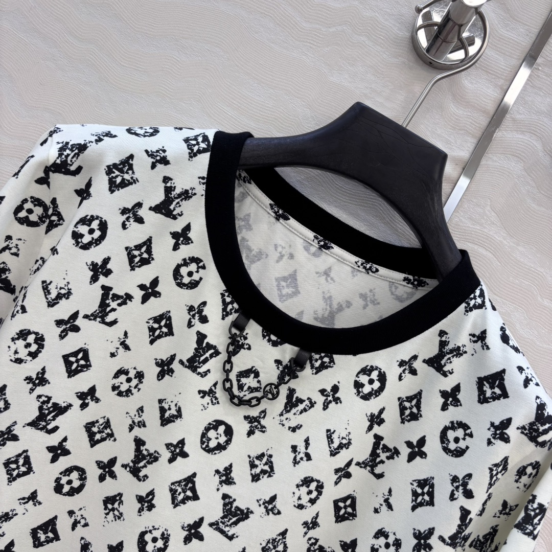 Fashionable Women’s Suit: P437 One-Size-Fits-All with MONOGRAM Stamp T-shirt – Classic, Cozy, Recommended! - 图片 4