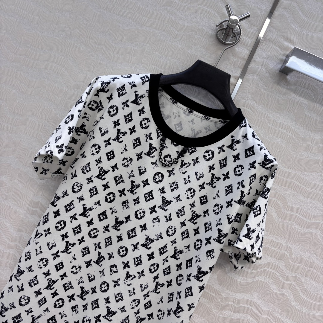 Fashionable Women’s Suit: P437 One-Size-Fits-All with MONOGRAM Stamp T-shirt – Classic, Cozy, Recommended! - 图片 2