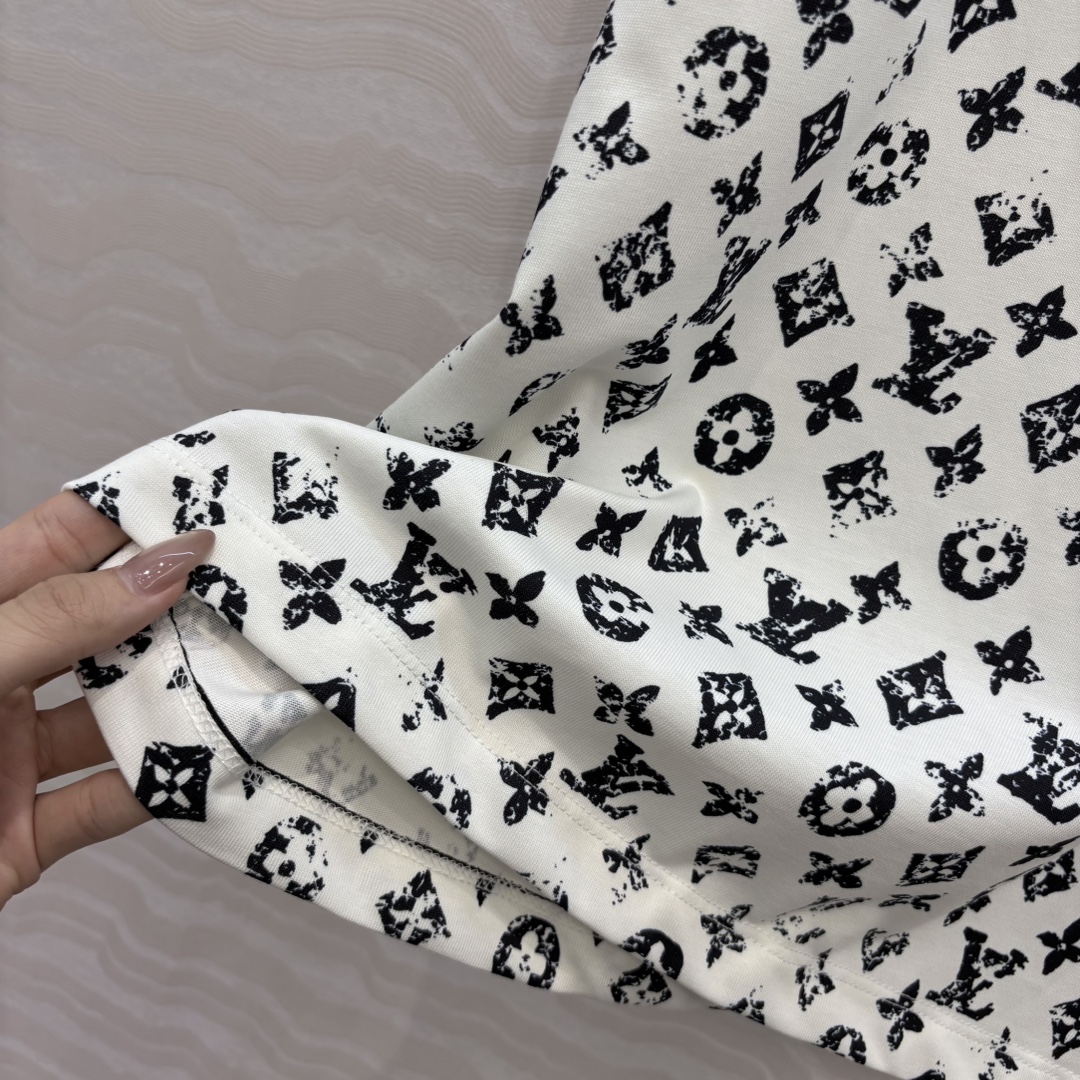 Fashionable Women’s Suit: P437 One-Size-Fits-All with MONOGRAM Stamp T-shirt – Classic, Cozy, Recommended! - 图片 7