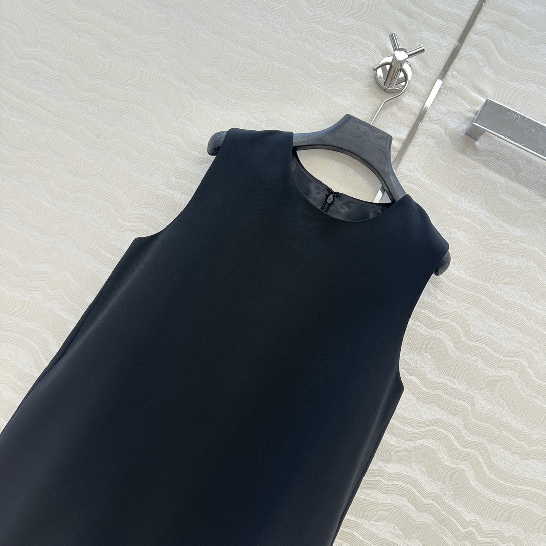 “High-Quality Row Wind Dress with Sarcasm Design and Luxurious Style” - 图片 2
