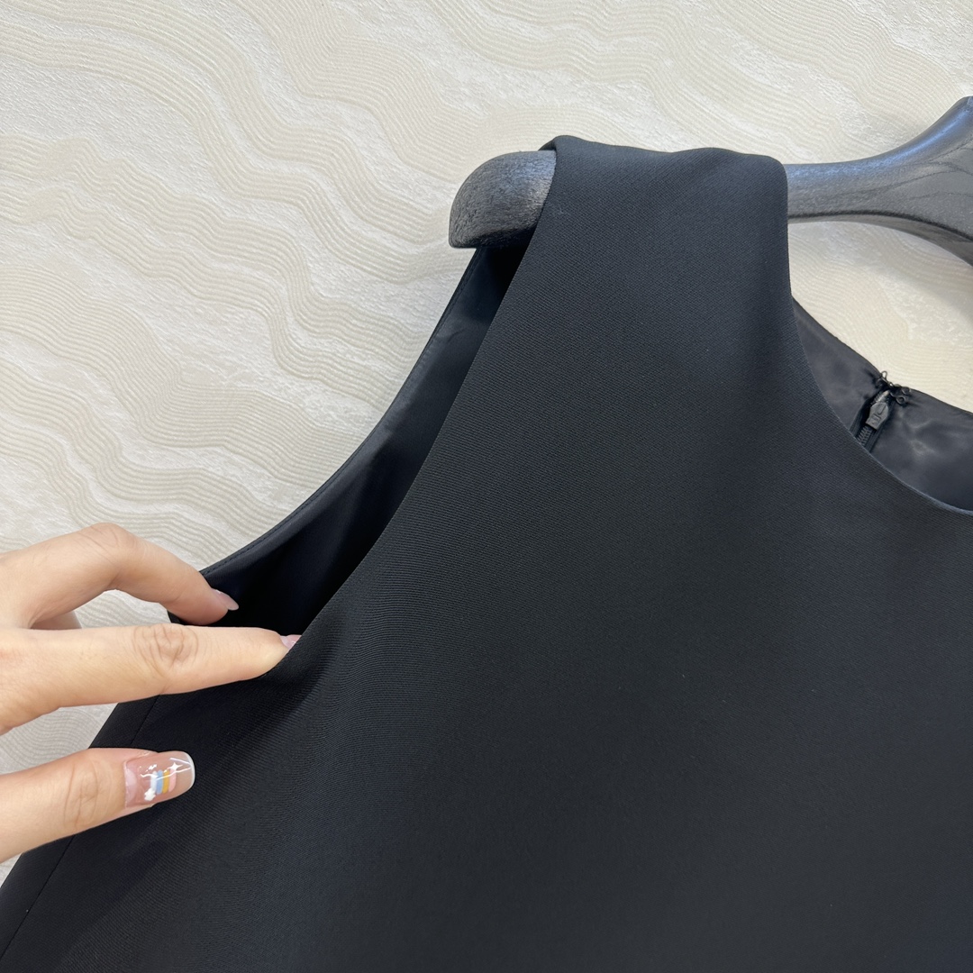 “High-Quality Row Wind Dress with Sarcasm Design and Luxurious Style” - 图片 4