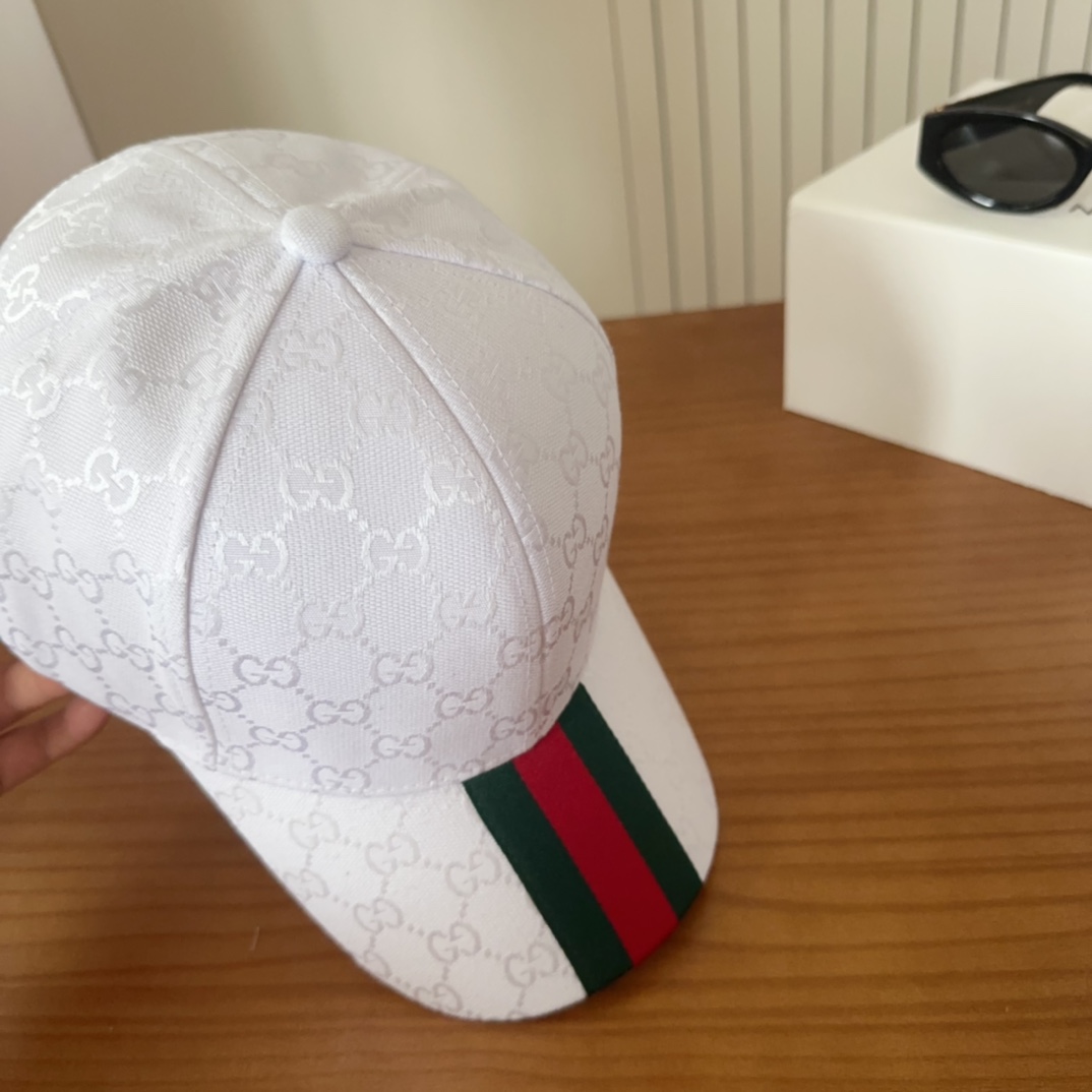 GUCCI古奇 简约棒球帽，很潮！休闲运动款，经典制作，超级好搭衣服！