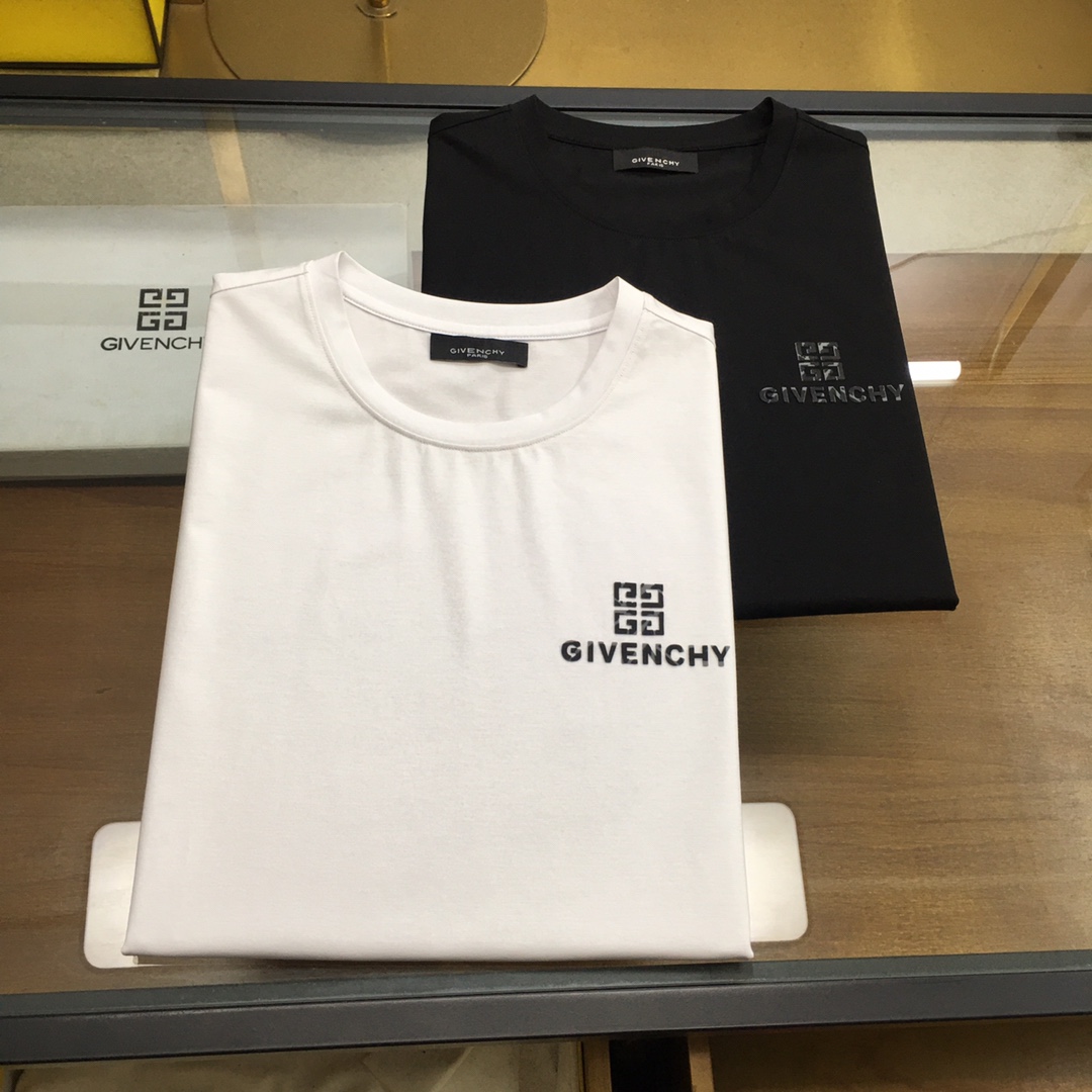 NO:466853,New product 'GVC...' 2025 spring and summer new model first-time counter latest short-sleeved round-neck T-shirt, high-end customization, avant-garde and fashionable design!  Brand logo heavy craft design, high-end customized double mercerized fabric, soft feel, comfortable to wear, exquisite counter-level car line, fine workmanship, invincible and handsome upper body effect!  A must-have item for handsome men!  Gospel of Fatty--As shown in the figure, code number M-5XL (maximum 6xl can wear 230 catties),,T-shirt,tees,t-shirt,alexander wang19860909新品 《GVC...》 2025春夏新款首发专柜最新款短袖圆领T恤 高端订制 设计前卫时尚！品牌logo重工艺设计 高端定制双丝光面料.手感柔软.穿着舒适.专柜级别精致车线.做工精细.上身效果无敌帅气！型男必备单品！胖子福音-- 如图 码数 M-5XL(最大6xl可穿230斤),,T-shirt,tees，t-shirt,alexander wang,Men's clothing