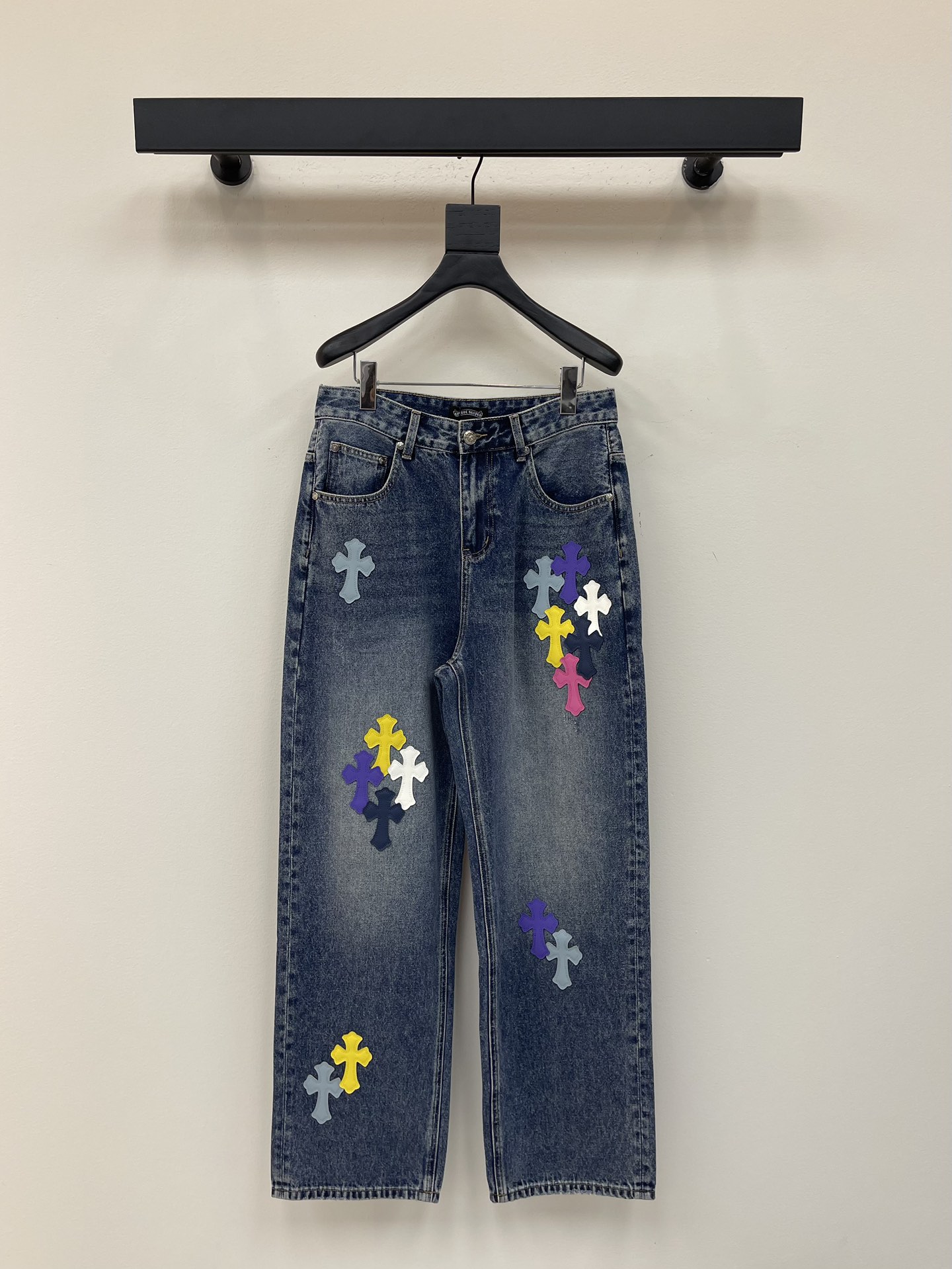 NO:451903,Chrome Heart*25 new cross patch leather jeans!  The straight-tube style is very shaped by the leg shape. It is timeless and moderately length, and it is easy to match. It is a basic style of various styles and a must-have in the wardrobe!  The fabric is hard and has the effect of softness without losing texture on the upper body. The washing process is even more perfect, and it is a must-have for everyone!  !  !  S-XL, chrome hearts, chrome hearts, jeans, alexander wang19860909Chrome Heart*克罗心*25新款十字贴布拼皮牛仔裤！直筒的版型十分修饰腿型 永不过时的适中长度,搭配起来轻松随意,各种风格的造型基础,衣橱中的必备款！面料硬挺的同时又做到了上身柔软而不失质感的效果,洗水工艺更是做到了极致,人手必备款！！！S-XL,,chrome hearts,chrome hearts,jeans,alexander wang,Women's clothing