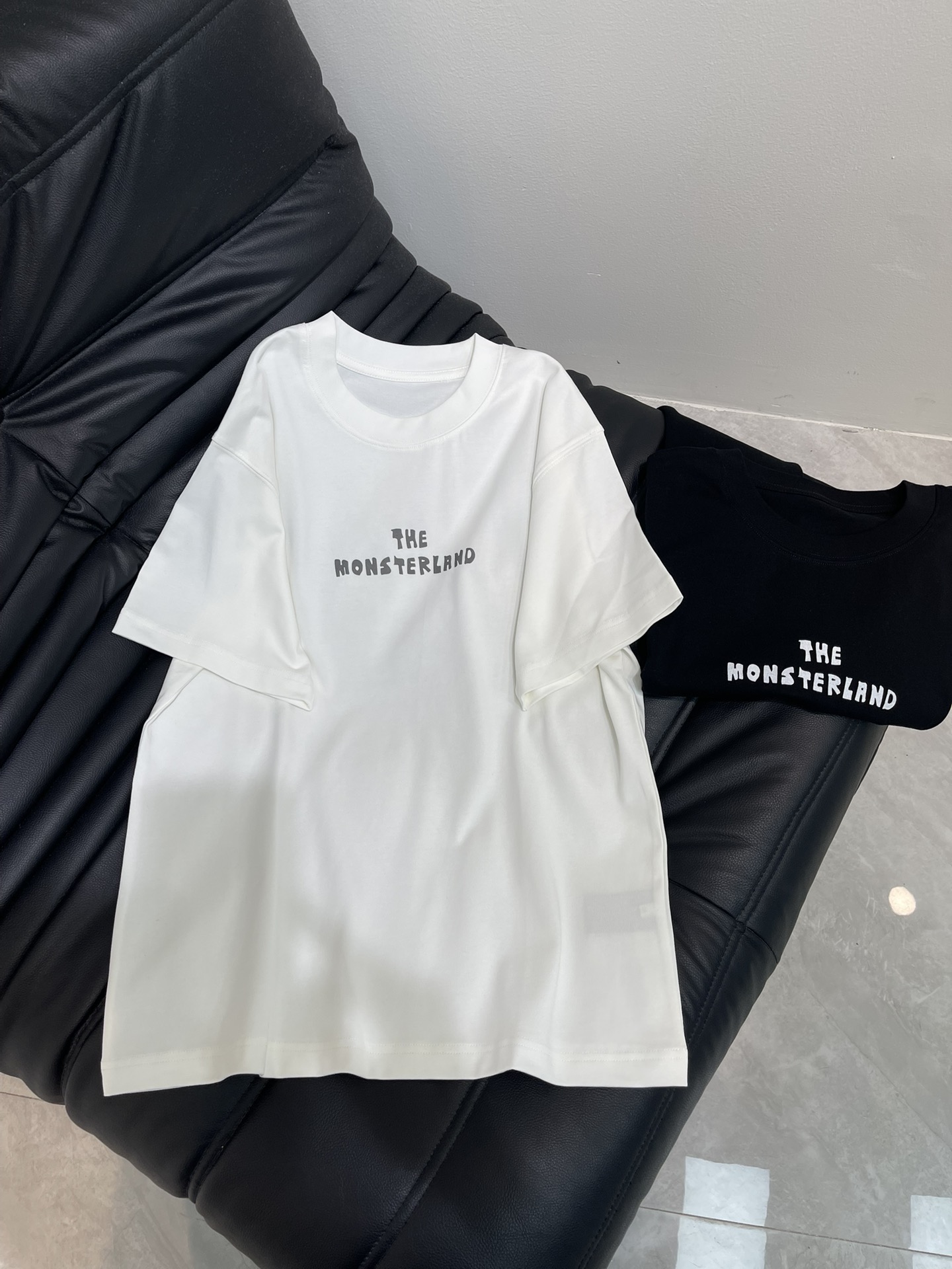 NO:452469,Labubu Labubu Uniqlo UNIQLO is a brand new joint brand. The same style as men and women!  Once again, we will join hands with Uniqlo to launch a new co-branded UT series, graffiti style mix street elements, Labubu Labubu and the Elf family will appear, high-quality washing cotton fabric, loose style and not picky about body shape, full of trendy style!  SML, alexander wang19860909Labubu拉布布优衣库UNIQLO 全新联名来咯.男女同款！再度携手优衣库推出全新联名UT系列,涂鸦风格mix街头元素,Labubu拉布布和精灵家族全员亮相,高克重水洗棉面料,宽松版型不挑身材,潮范十足！SML,,alexander wang,Women's clothing