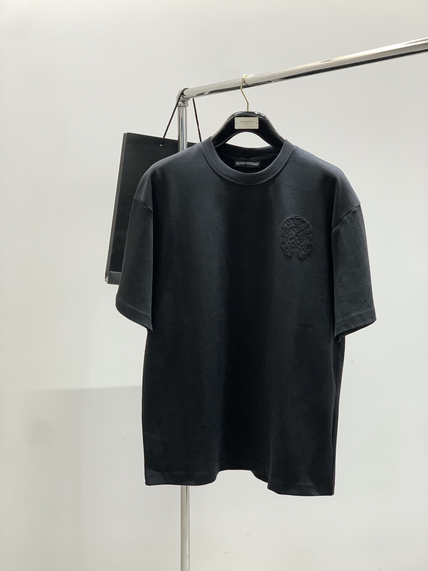 NO:469753,,Chrome Hearts, new summer products, special counters are available at the same time, original singles, fashionable and casual round neck short-sleeved T-shirt, using imported original fabric, top-grade printed craft letter pattern logo, unique design, counter selling appearance, fashionable and handsome upper body, 2 colors recommendation, code number M-3XL, chrome hearts, chrome hearts, T-shirt, tees, t-shirt, alexander wang19860909,Chrome Hearts 克罗心,夏季新品,专柜同步有售,原单狠货,时尚休闲圆领短袖T恤,采用进口原版面料,顶级印花工艺字母图案logo,独特设计,专柜卖相,上身时尚帅气,2色推荐,码数M-3XL,,chrome hearts,chrome hearts,T-shirt,tees，t-shirt,alexander wang,Men's clothing