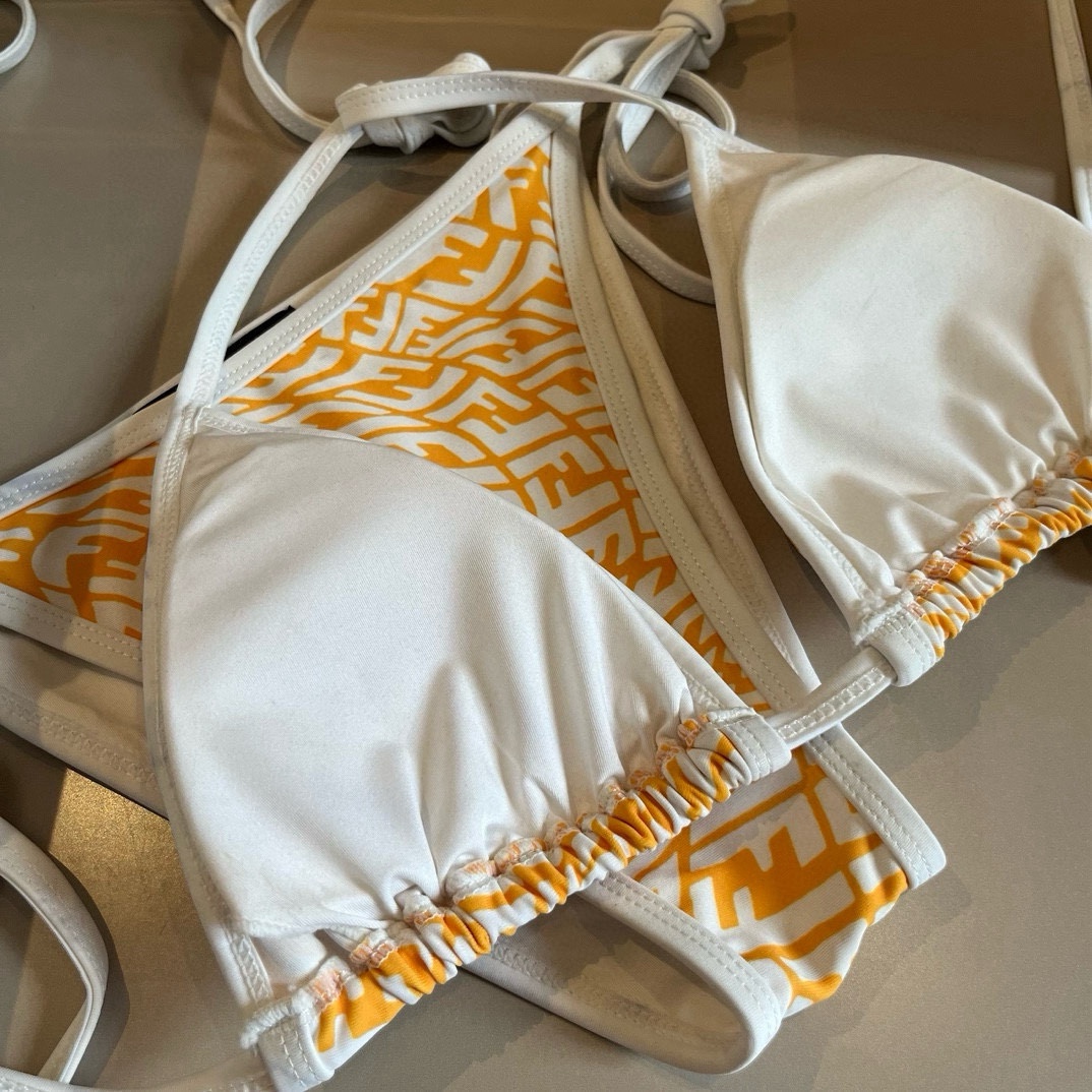  🆕
FD芬迪比基尼👙❤️😍🥰适合多种场景的游泳衣🏊‍♀️海边 游泳池 温泉 水上乐园 漂流都可以😌内搭