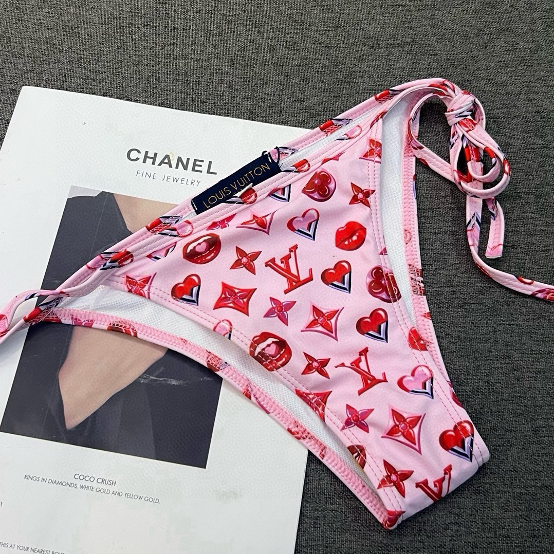  🆕
LV路易威登 比基尼👙 上身超级棒！同步各大专柜发售，自然而然呈现时尚感！十分减龄，具有年轻活力。