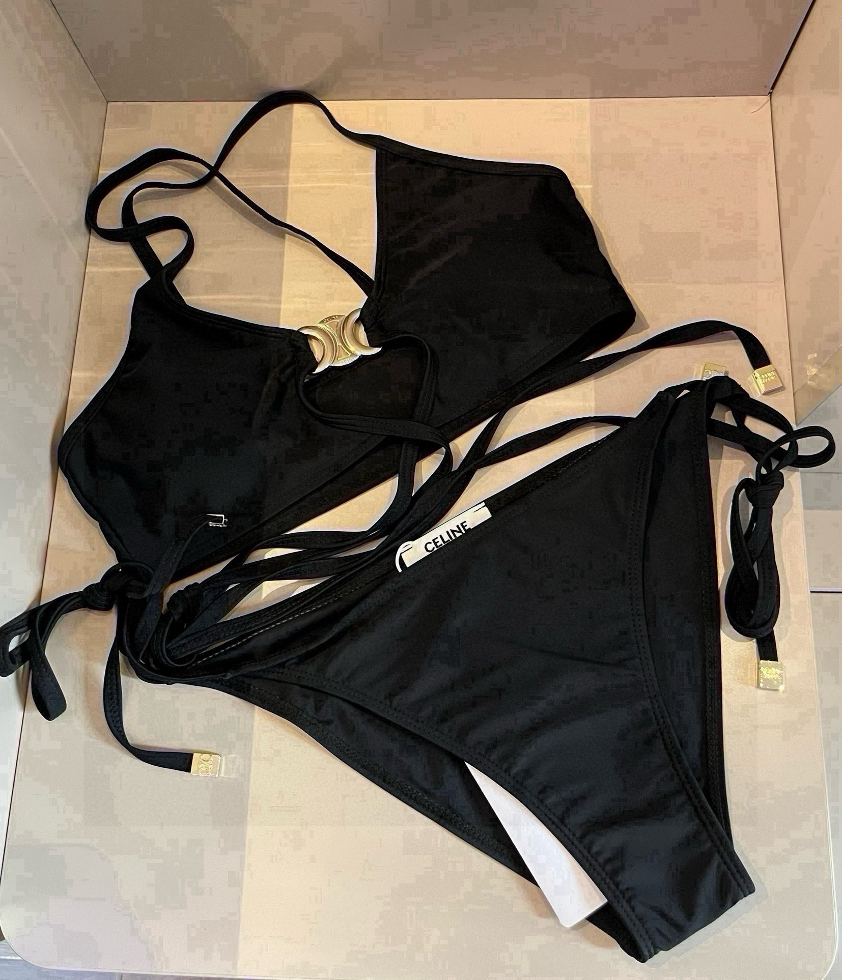 。

Celine赛琳新款比基尼，久等的款式，S M L XL