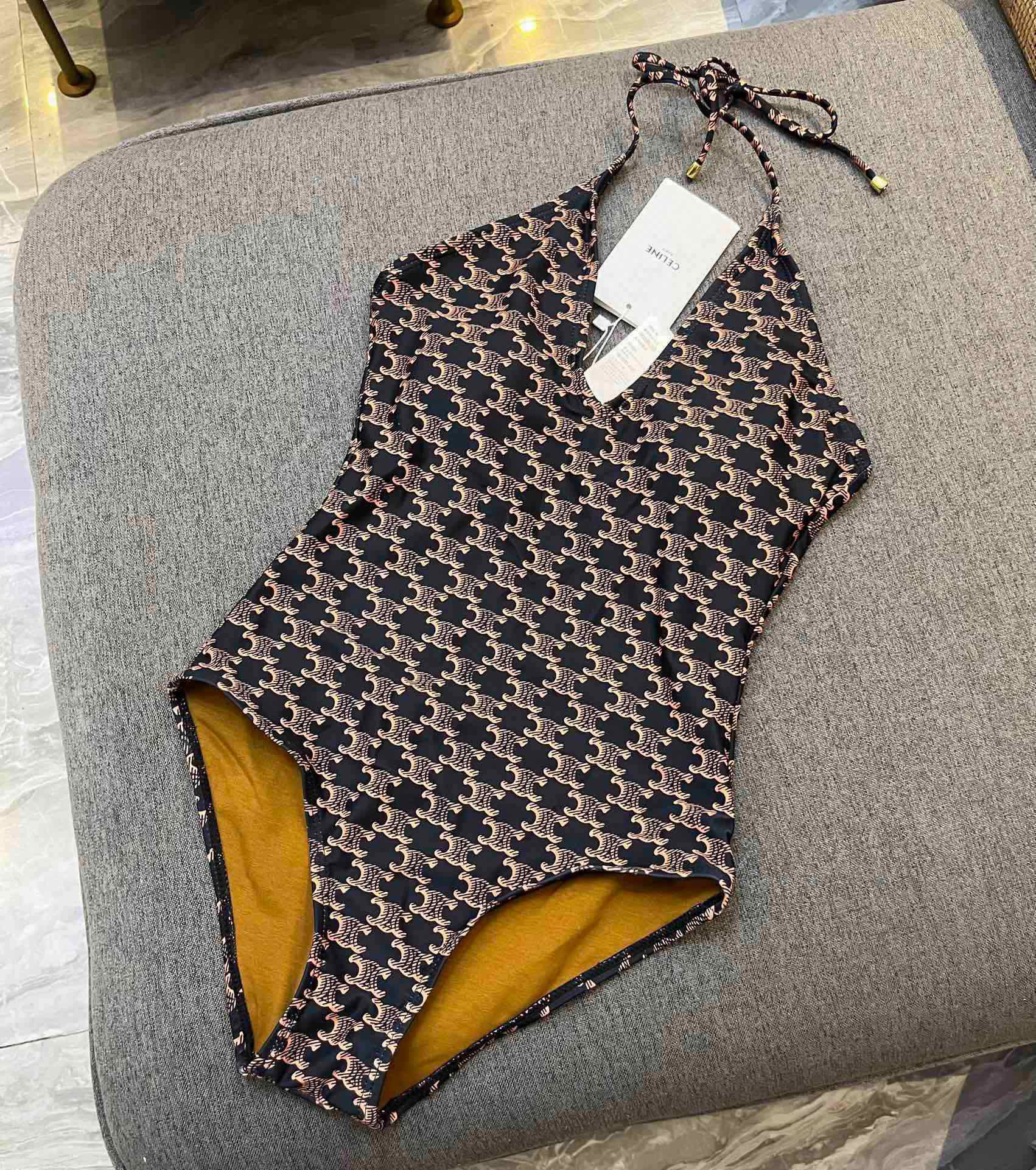  🆕
Dior 迪奥长袖连体泳衣，收腰显瘦显腿长！超nice 平时可以配牛仔裤、短裤当连体衣穿！ S M