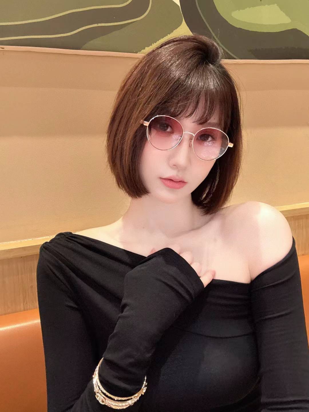 Dior Cannage R4U Round Metal Frame Sunglasses - Stylish and Elegant