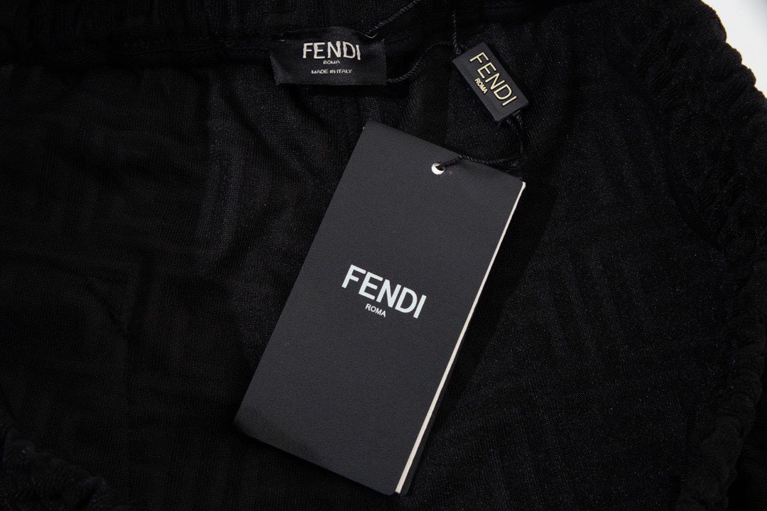 芬迪/Fendi 夏季新款 双F纹毛巾面料提花休闲短裤 黑色/白色