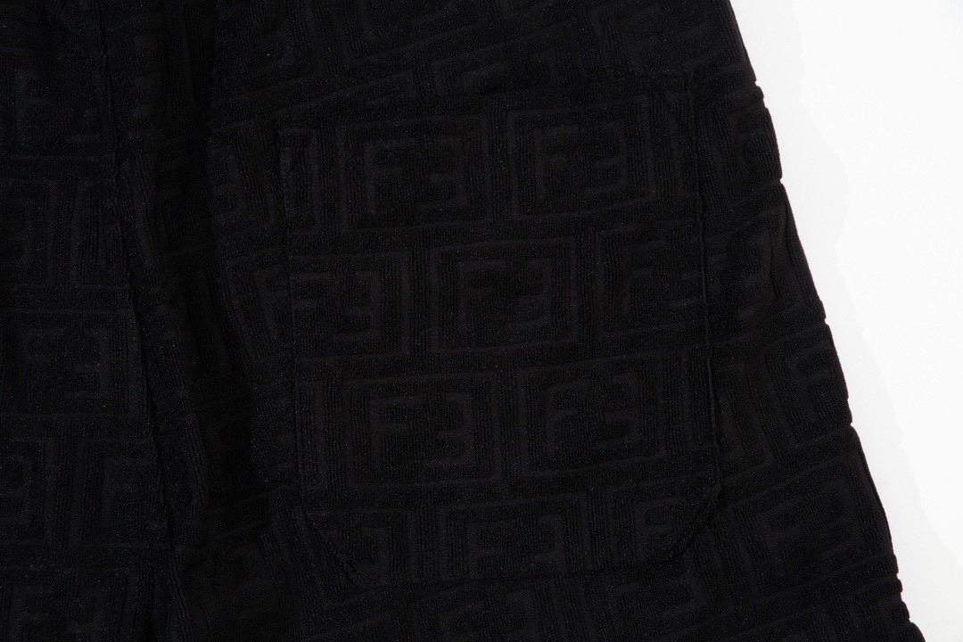 芬迪/Fendi 夏季新款 双F纹毛巾面料提花休闲短裤 黑色/白色