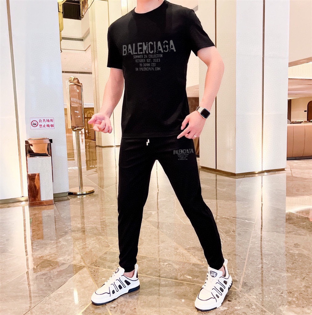 Balenciaga BALENCIAGA 巴黎世家 (胖子福音) 2025 世界知名奢侈品牌