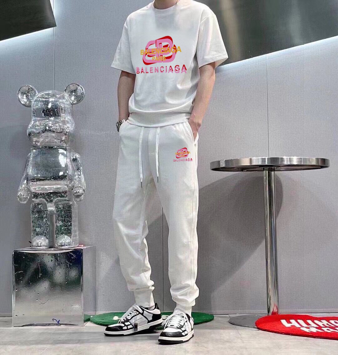 Balenciaga BALENCIAGA 巴黎世家 (胖子福音) 2025 世界知名奢侈品牌