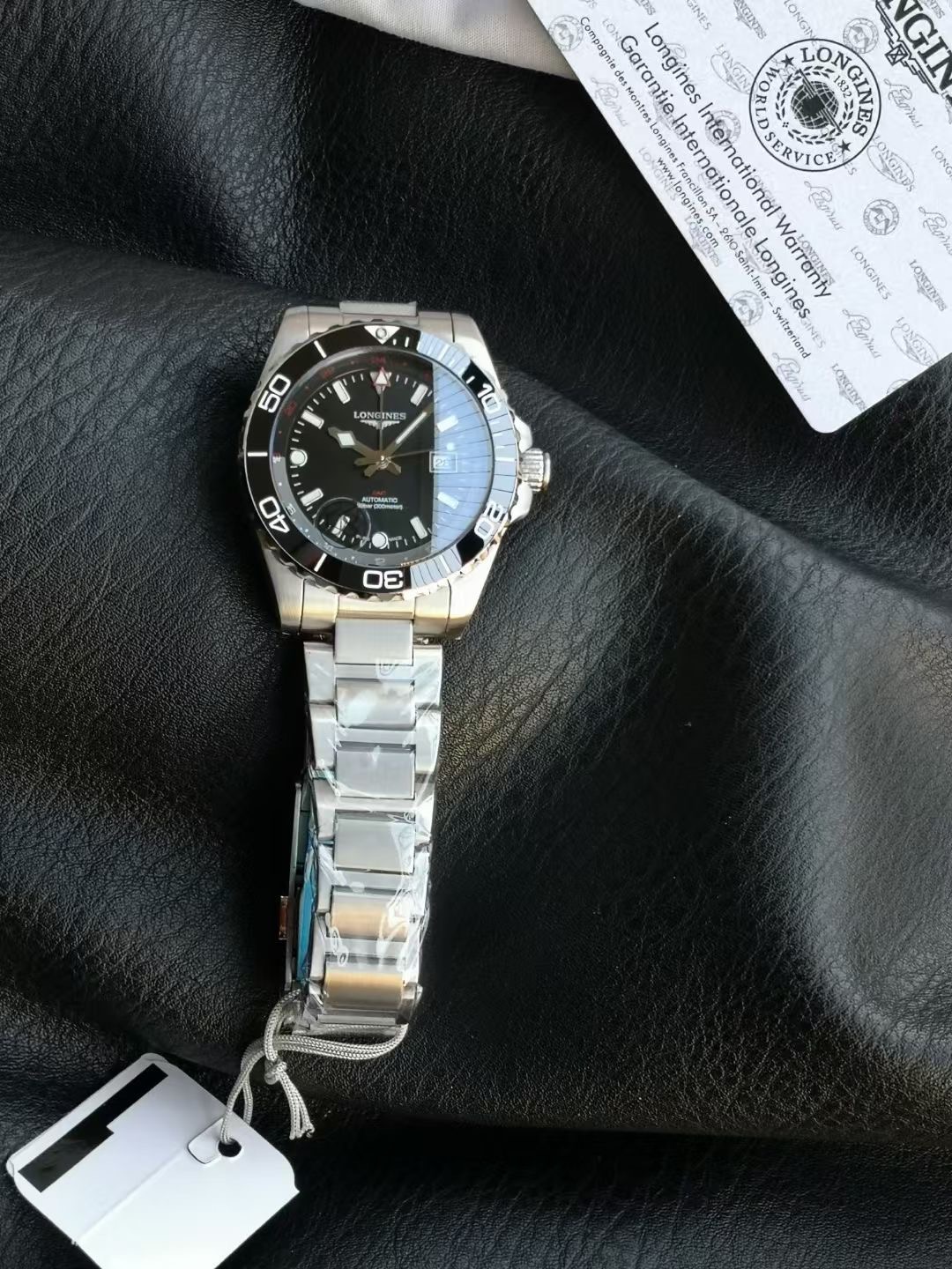 NO:617562,U8 Factory Longines Concas Sports Series GMT Watch is coming!  Official website synchronization!  The debut is the peak!  Super boutique!  Welcome to taste!  1 The new watch has the same cool design and practical functions, with green, black, and blue dial color options, each one is addictive!  2. The watch case is made of 904L stainless steel, flawless, with superb grinding technology, brushed and polished, equipped with an anti-glare sapphire crystal mirror, a screw-in crown with double seals, and has excellent waterproof performance!  3 Brand new stainless steel bracelet, original and genuine mold opening, customized original raw ears, the head pieces are the same as the genuine ones, the craftsmanship shows the quality, and it shows the style of a big manufacturer!  4. The case size is 41mm. It uses the best high-end dial and imported precision super luminous hands. The bezel uses a one-way rotating ceramic bezel and is marked with a 60-minute diving scale. It is suitable for Asian and Chinese men's wrists!  5 movement adopts the excellent performance of 3186GMT dual time, which realizes the function of calendar reversal and 100% synchronization with the original product (different from other movements on the market). It also has a 72-hour long power reserve, making it more practical to need universal time at home and abroad!  Make sure you are in both places!  U8 Factory's ingenious work, you deserve it!  Independently packaged and shipped (watch bottom cover code, watch buckle code, warranty card, tag, four codes in one),, longines19860909U8 Factory浪琴康卡斯运动系列GMT腕表震撼来袭！官网同步！出道即巅峰！超级精品！欢迎品鉴！ 1全新腕表具有同样炫酷的设计和实用的功能,搭配绿色、黑色、蓝色盘面色彩选择,款款让人爱不释手！ 2表壳采用904L精钢制成,完美无瑕,打磨工艺高超,经过拉丝和抛光处理,配备防眩目蓝宝石水晶镜面,带有双密封垫的旋入式表冠,具有米优秀防水性能！ 3全新精钢表链,原装正品开模,定制原装生耳,头粒同正品通用,工艺彰显品质,方显大厂风范！ 4表壳尺寸为41mm,采用最好高顶级表盘和进口精密超强夜光指针,表圈采用单向旋转陶瓷表圈,并标注60分钟潜水刻度,适合亚洲跟中国男士手腕！ 5机芯采用性能卓越的3186GMT两地时,实现日历可返调,与正品百分百同步的功能(区别于市场的其他机芯）,还具备72小时长动力储存,让需要国内外两地通用时间需求更加实用！做到两地不误！ U8 Factory匠心之作,您值得拥有！独立包装出货(腕表底盖码表扣码保修卡吊牌四码合一）,,longines,Watch