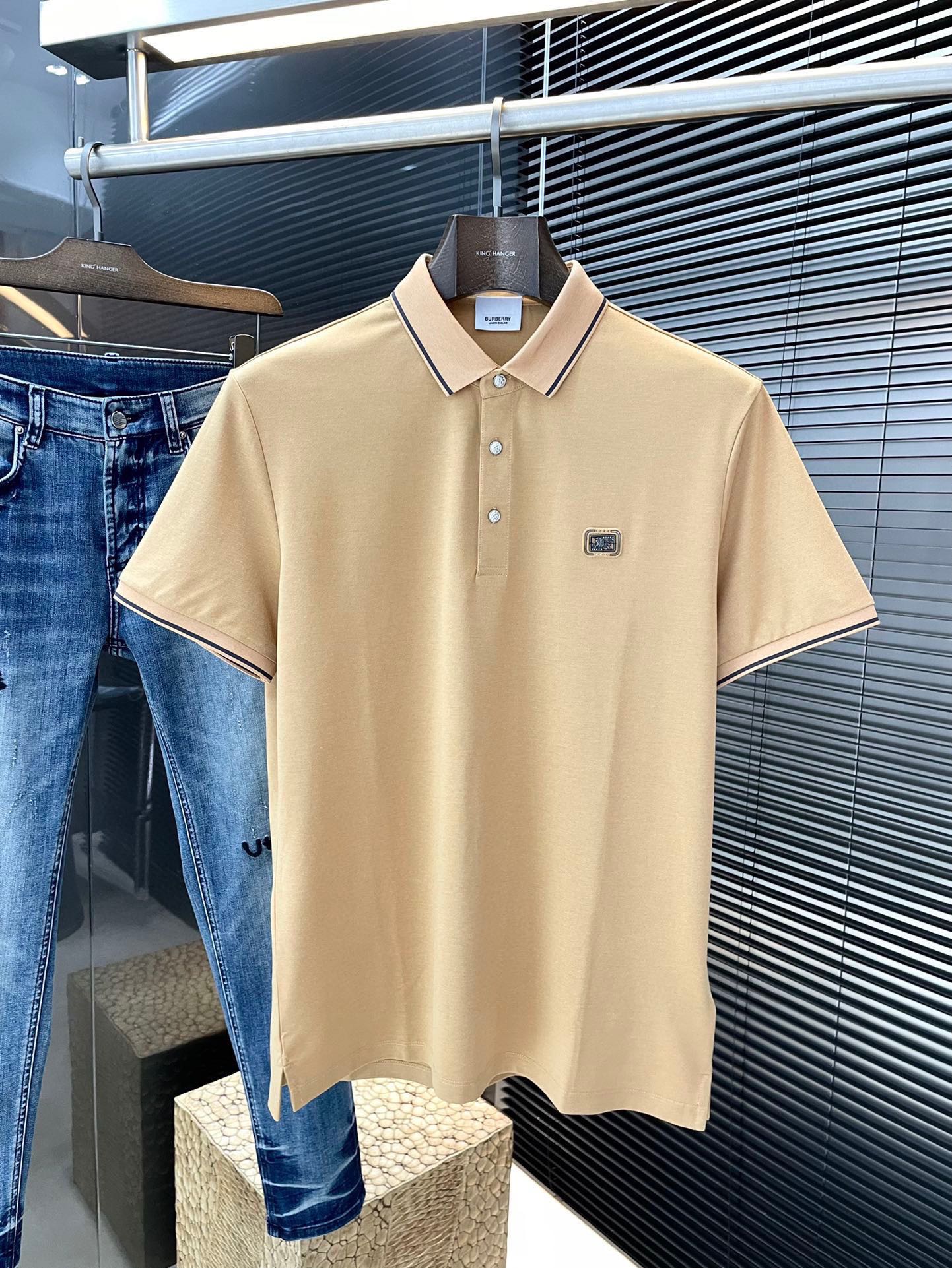 NO:466634,P Burberry- (Burberry) has the latest POLO short-sleeved spring and summer, using the latest cotton fabric, which is resistant to washing and not easy to fade, has a soft feel and soft and comfortable composition. Classic design style, special customization, simple cutting and splicing, reflecting the extraordinary craftsmanship of workers, full of high-end and fashionable feeling!  The style is quite good at casual and versatile. Size M-3XL, burberry, burberry, T-shirt, alexander wang19860909P  Burberry-（巴宝莉）春夏最新款POLO短袖,采用最新棉面料,耐水洗不易掉色,手感柔软、成分柔软舒适 经典设计风格 特殊定制 简单的裁剪方式拼接,体现出工人不凡的工艺,高端时尚感十足！版型相当赞休闲百搭款.尺码 M-3XL,,burberry,burberry,T-shirt,alexander wang,Men's clothing