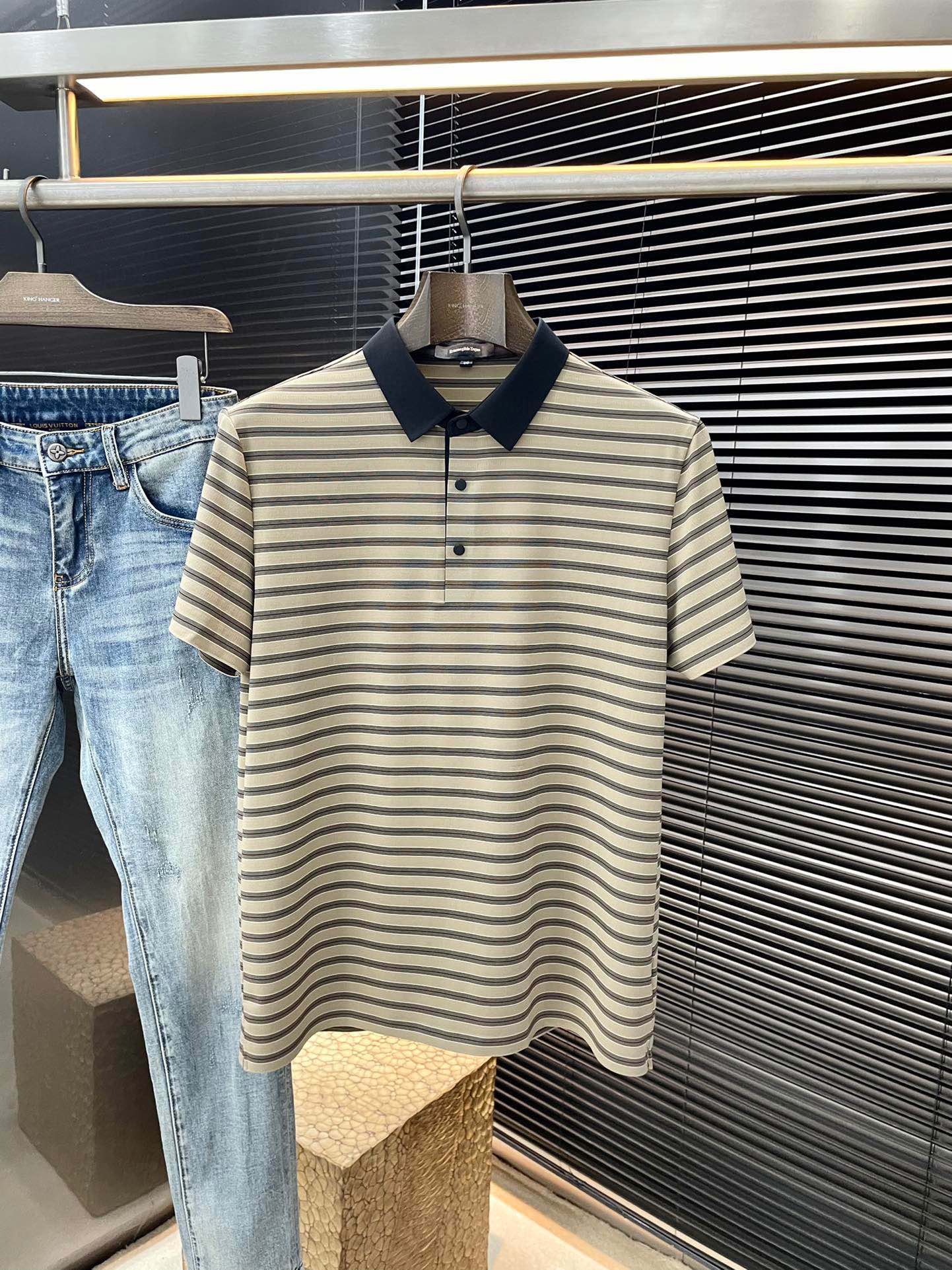 NO:466644,P Z Zegna- (Jegna) has the latest POLO short-sleeved spring and summer POLO short-sleeved fabric, which is resistant to washing and not easy to fade, has a soft feel and soft and comfortable composition. Classic design style, special customization, simple cutting method, reflecting the extraordinary craftsmanship of workers, full of high-end fashion sense!  The style is quite good and casual and versatile. Size 48-60 shipped the next day, zegna, T-shirt, alexander wang19860909P  Z Zegna-（杰尼亚）年春夏最新款POLO短袖,采用最新锦伦面料,耐水洗不易掉色,手感柔软、成分柔软舒适 经典设计风格 特殊定制 简单的裁剪方式拼接,体现出工人不凡的工艺,高端时尚感十足！版型相当赞休闲百搭款.尺码 48-60 隔天出货,,zegna,T-shirt,alexander wang,Men's clothing