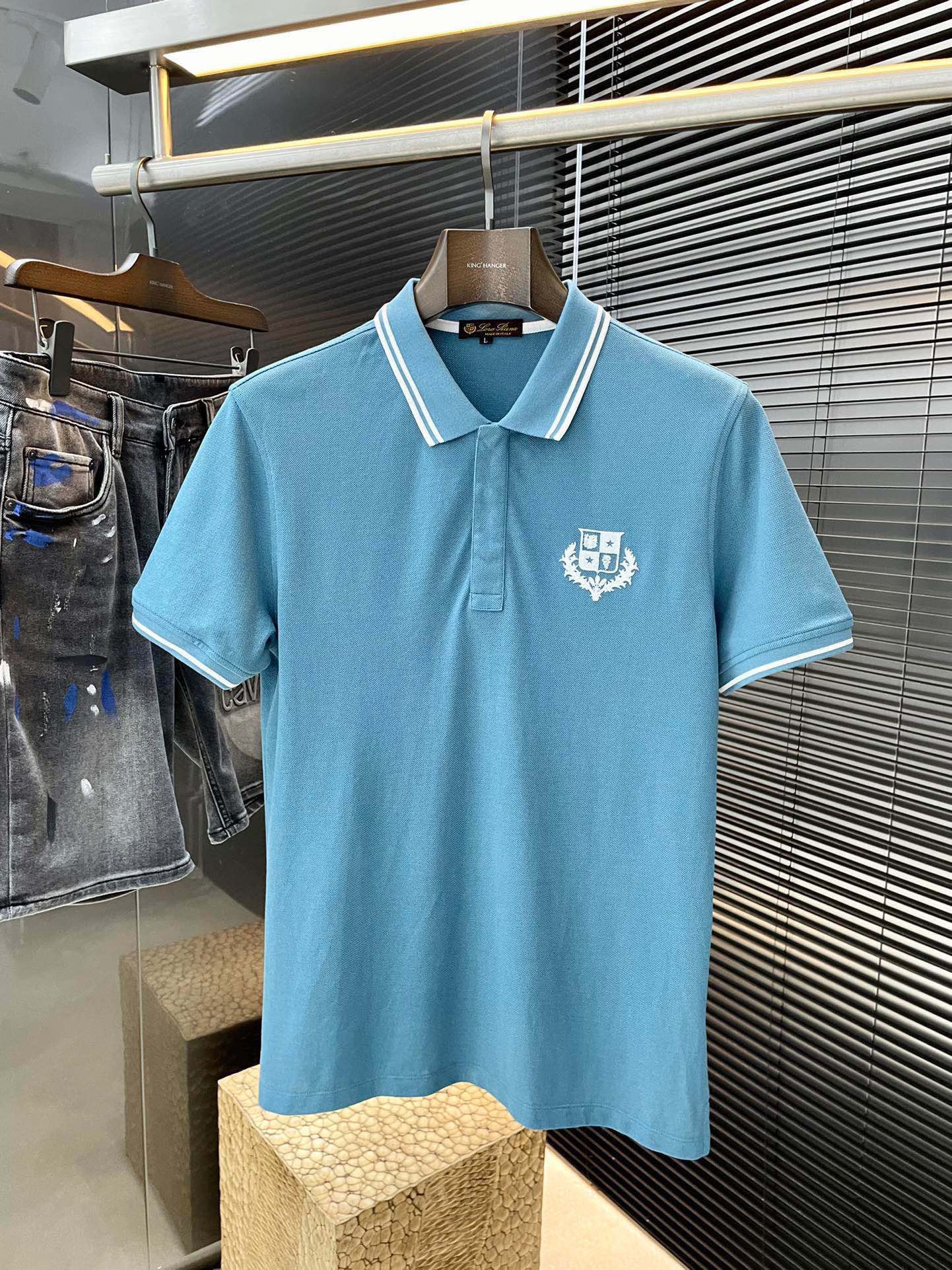 NO:466649,P LoroPiana's latest POLO short-sleeved sleeves, using the latest cotton fabric, resistant to washing and not fading easily, soft and comfortable in touch, classic design style, special customization, simple cutting and splicing, reflecting the extraordinary craftsmanship of workers, full of high-end and fashionable feeling!  The style is quite good at casual and versatile. Size M-3XL, loro piana, T-shirt, alexander wang19860909P  LoroPiana 最新款POLO短袖,采用最新棉面料,耐水洗不易掉色,手感柔软、成分柔软舒适 经典设计风格 特殊定制 简单的裁剪方式拼接,体现出工人不凡的工艺,高端时尚感十足！版型相当赞休闲百搭款.尺码 M-3XL,,loro piana,T-shirt,alexander wang,Men's clothing