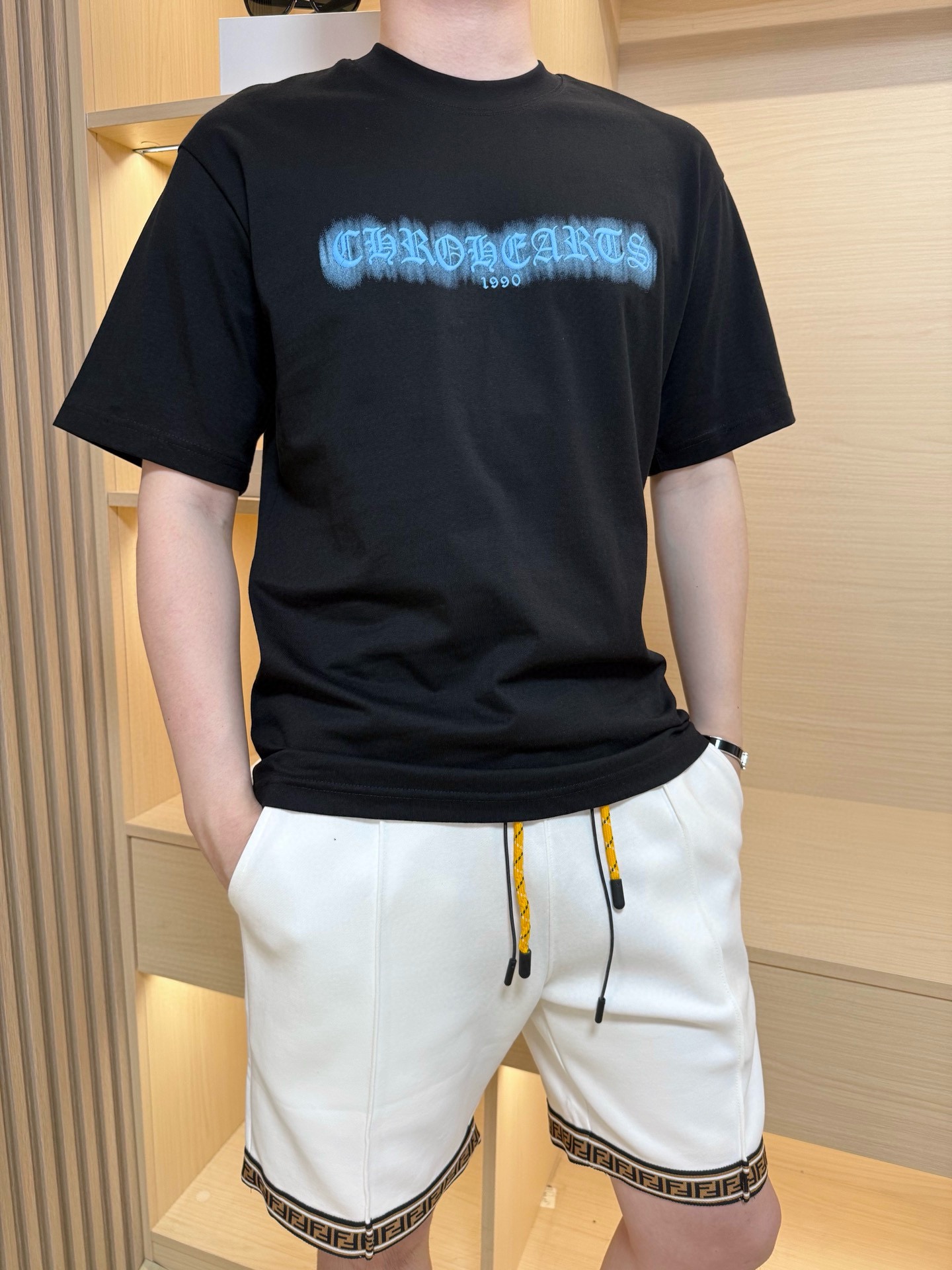 NO:466082,Crowxin-2025 latest hot T-shirt shipment, hot-selling items in Europe and the United States!  Selected Italian imported fine cotton fabrics with the latest designs, the unique brand print on the chest highlights the fashion, and the upper body effect can be seen. The number of codes is 48-56 (model 180/wear 48, with Hong Kong Lane Crawford gift box packaging), chrome hearts,tees, t-shirt,alexander wang19860909克罗心-2025最新爆款T恤出货 欧美热销单品！精选意大利进口精棉面料搭配最新的设计,胸前的独特品牌印花彰显时尚 上身效果看得见.码数48-56（模特180/穿48,配香港连卡佛礼盒包装）,,chrome hearts,tees，t-shirt,alexander wang,Men's clothing