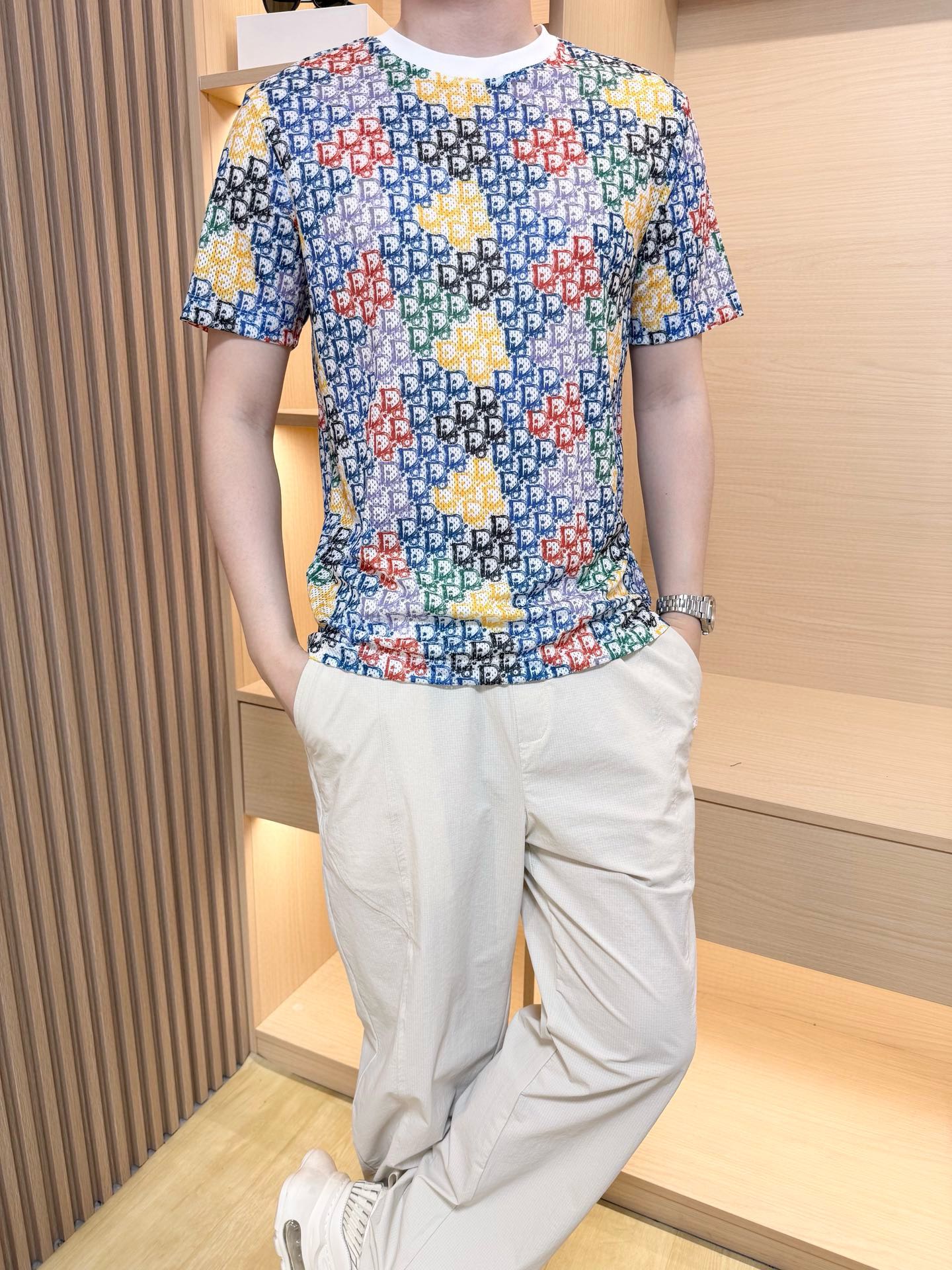 NO:466066,Dior-2025 latest hot T-shirt shipment, hot-selling items in Europe and the United States!  Selected Italian imported mercerized cotton fabrics with the latest designs, the unique brand logo of the whole body shows fashion, the upper body effect can be seen. The number of codes is 48-56 (model 180/wear 50, with Hong Kong Lane Crawford gift box packaging), dior,tees, t-shirt, alexander wang19860909迪奥-2025最新爆款t恤出货 欧美热销单品！精选意大利进口丝光棉面料搭配最新的设计,通体的独特品牌logo彰显时尚 上身效果看得见.码数48-56（模特180/穿50,配香港连卡佛礼盒包装）,,dior,tees，t-shirt,alexander wang,Men's clothing