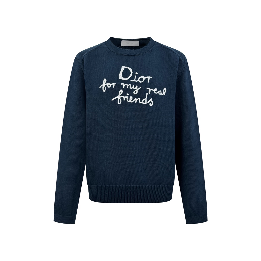 NO:471121,.Dior embroidery knitted long sleeves, fixed dyeing, cotton brocade wool fine mixed knitted material, full texture, comfortable skin, collision with indigo background, restrained and noble, adding a touch of bright color and affinity, the neat 'Dior For My Real Friends' declaration on the chest is presented with the towel embroidery process, forming a subtle texture layer, making the text a flowing brand badge, turning the joint ideological structure into a walking joint art exhibition, simple beauty, versatile charm, Craft 1 adopts towel embroidery technology, a traditional hand-made embroidery technology, embroidery is completed by changing the hooking movement of special heads, coils are buckled one by one, thus bringing a towel-like texture and effect. Craft 2: Curved thread structure By changing the needle method and arrangement of yarns during the knitting process, the yarns are curved in the fabric  Craft 3: Washing water plus soft smell removal technology for laundry washing and deodorization through professional washing equipment and specific detergents Deeply clean and deodorize clothing Improve the feel and appearance of clothing Accessories Customized 1:1 Dior trademark Size Loose style S M L XL Exclusive, Dior, alexander wang19860909.Dior 刺绣针织长袖 定染优选棉锦羊毛精混针织料 质感十足 舒适贴肤 以靛蓝底色碰撞云絮白 内敛而高贵 增添了一抹亮色与亲和力 胸前利落的「Dior For My Real Friends」宣言以毛巾绣工艺呈现 形成微妙的肌理层次 让文字成为流动的品牌徽章 将联名思想结构成为行走的联名艺术展 简约之美 百搭之魅 工艺1采用毛巾绣工艺 一种传统手工刺绣技术 采用针法进行刺绣 通过变换特种机头勾线动作完成 线圈一环扣一环 从而带来毛巾般的质感和效果 工艺2: 曲型螺纹组织 通过改变针织过程中的针法和纱线的排列方式 使纱线在织物中呈现出曲线状的分布 工艺3:成衣洗水加软去味工艺 通过专业的洗涤设备和特定的洗涤剂 对衣物进行深度清洁和去味处理 改善衣物的手感和外观 辅料 定制1:1 Dior 商标 版型 宽松版型 尺码 S M L XL 独家专供,,dior,alexander wang,Men's clothing