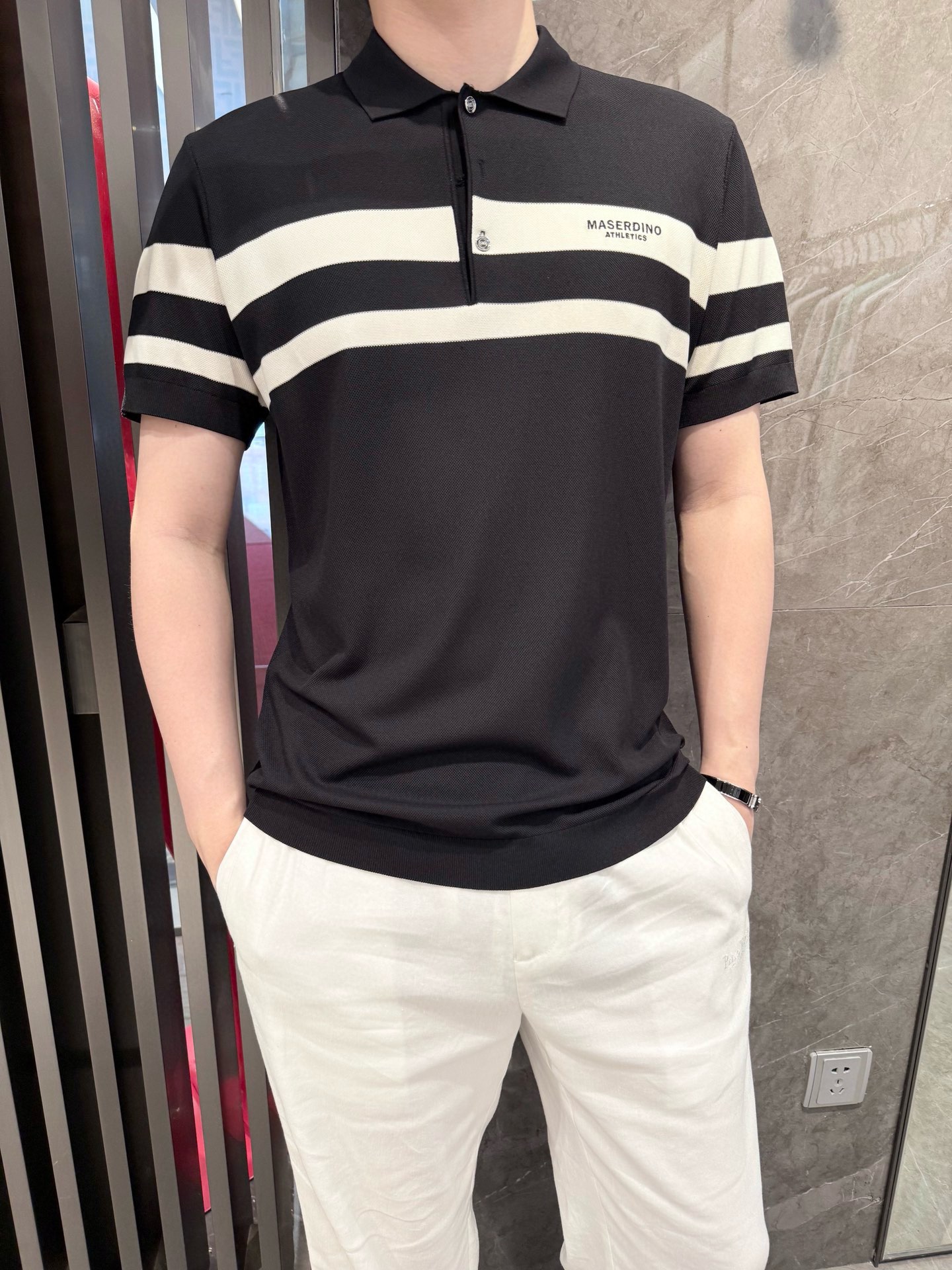 NO:466127,Dino luxury products - brand authentic products in 2025 latest polo shipments, hot-selling items in Europe and the United States!  Selected Italian imported brands to customize hexagonal bead flooring cotton. The unique logo on the chest is matched with the latest striped color block design to highlight fashion!  Number of codes 48-56 (model 180/wear 50, with Hong Kong Lane Crawford gift box packaging), alexander wang19860909Dino奢品-品牌正品2025最新polo出货 欧美热销单品！精选意大利进口品牌定制六角珠地棉,胸前独特的标志搭配最新的条纹拼色设计,彰显时尚 ！码数48-56（模特180/穿50,配香港连卡佛礼盒包装）,,alexander wang,Men's clothing