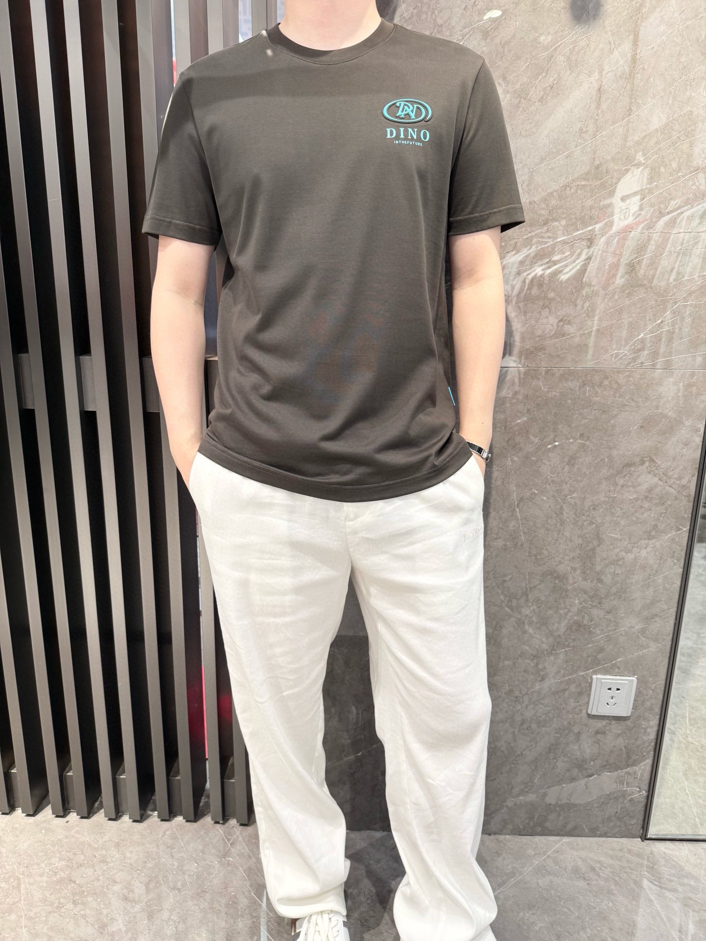 NO:466134,Dino luxury products - brand authentic 2025 latest round neck T-shirt shipment, hot-selling items in Europe and the United States!  Selected Italian imported brands to customize 100% European cotton!  The brand digital print on the chest is matched with the latest design to highlight fashion!  Number of codes 48-56 (model 180/wear 50, with Hong Kong Lane Crawford gift box packaging), tees, t-shirt, alexander wang19860909Dino奢品-品牌正品2025最新圆领T恤出货 欧美热销单品！精选意大利进口品牌定制百分百欧货棉！胸口的品牌数码印花搭配最新的设计,彰显时尚 ！码数48-56（模特180/穿50,配香港连卡佛礼盒包装）,,tees，t-shirt,alexander wang,Men's clothing