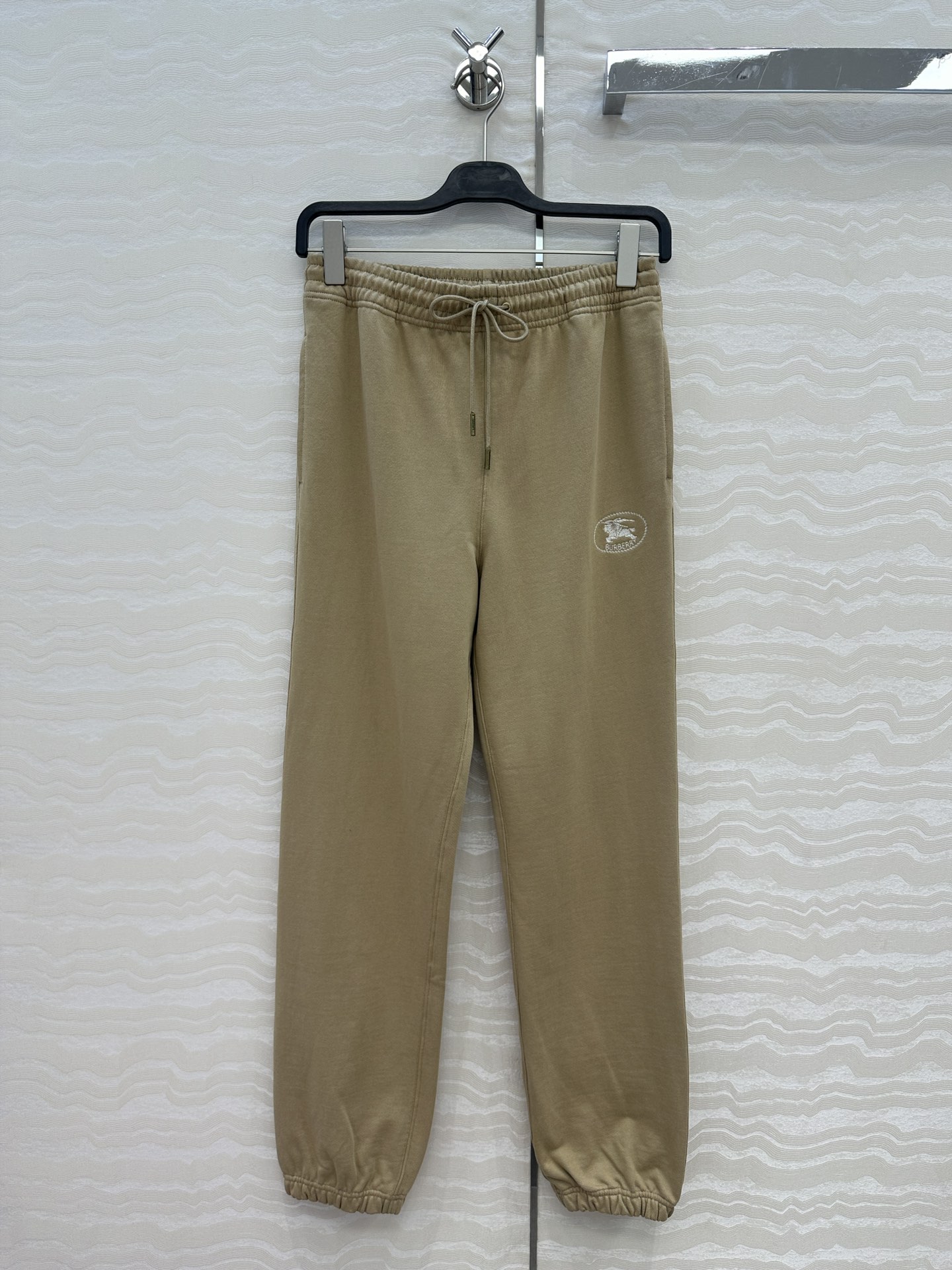 独家首发❤️爆单推荐！B家休闲穿搭！时髦风气质单品！立体刺绣战马时髦休闲裤！可甜可盐气质减龄少女风，松紧