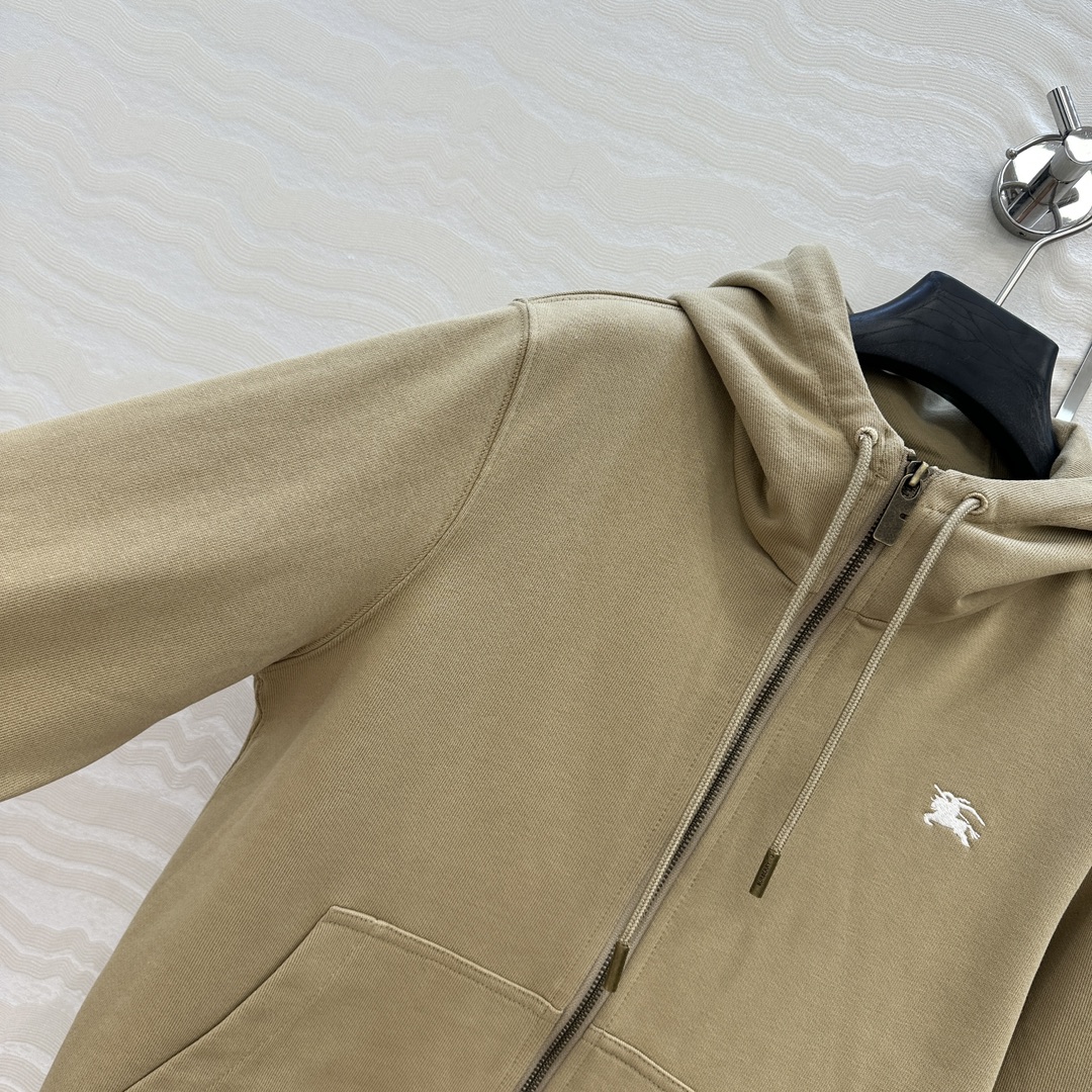 独家首发❤️爆单推荐！B家休闲穿搭！时髦风气质单品！立体刺绣战马连帽卫衣外套！可甜可盐气质减龄少女风，连