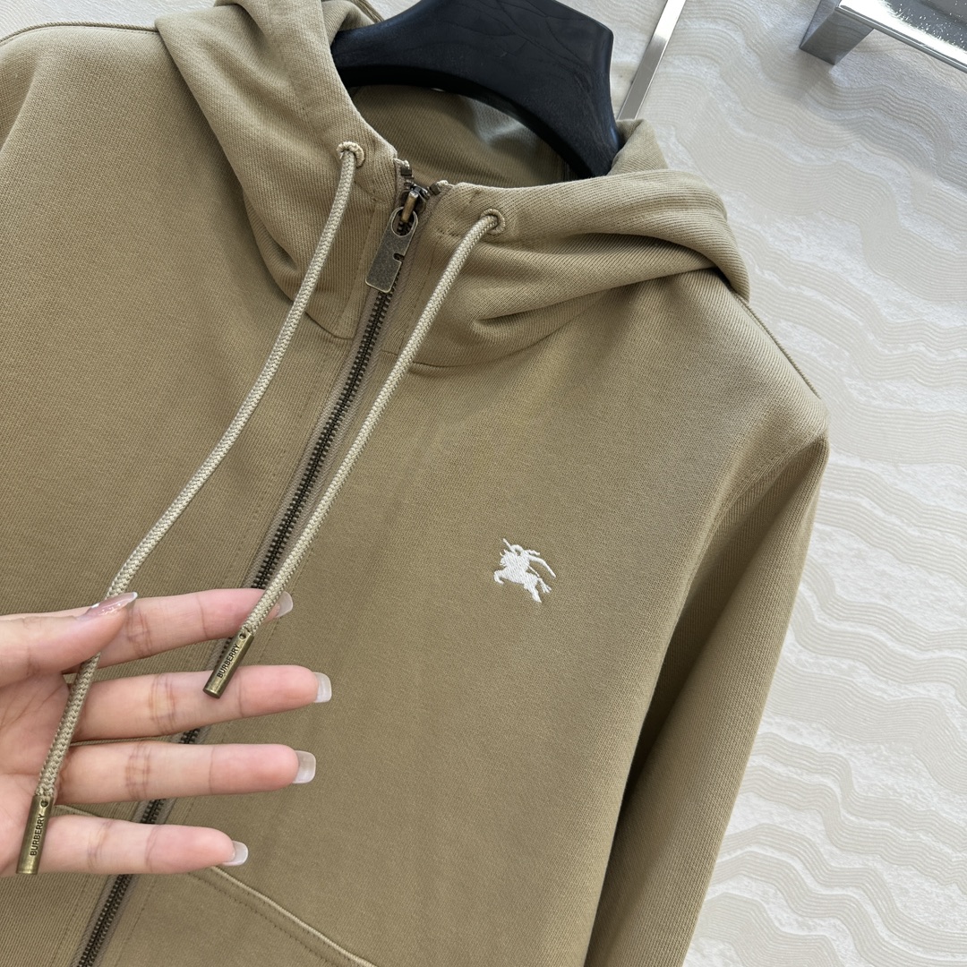 独家首发❤️爆单推荐！B家休闲穿搭！时髦风气质单品！立体刺绣战马连帽卫衣外套！可甜可盐气质减龄少女风，连