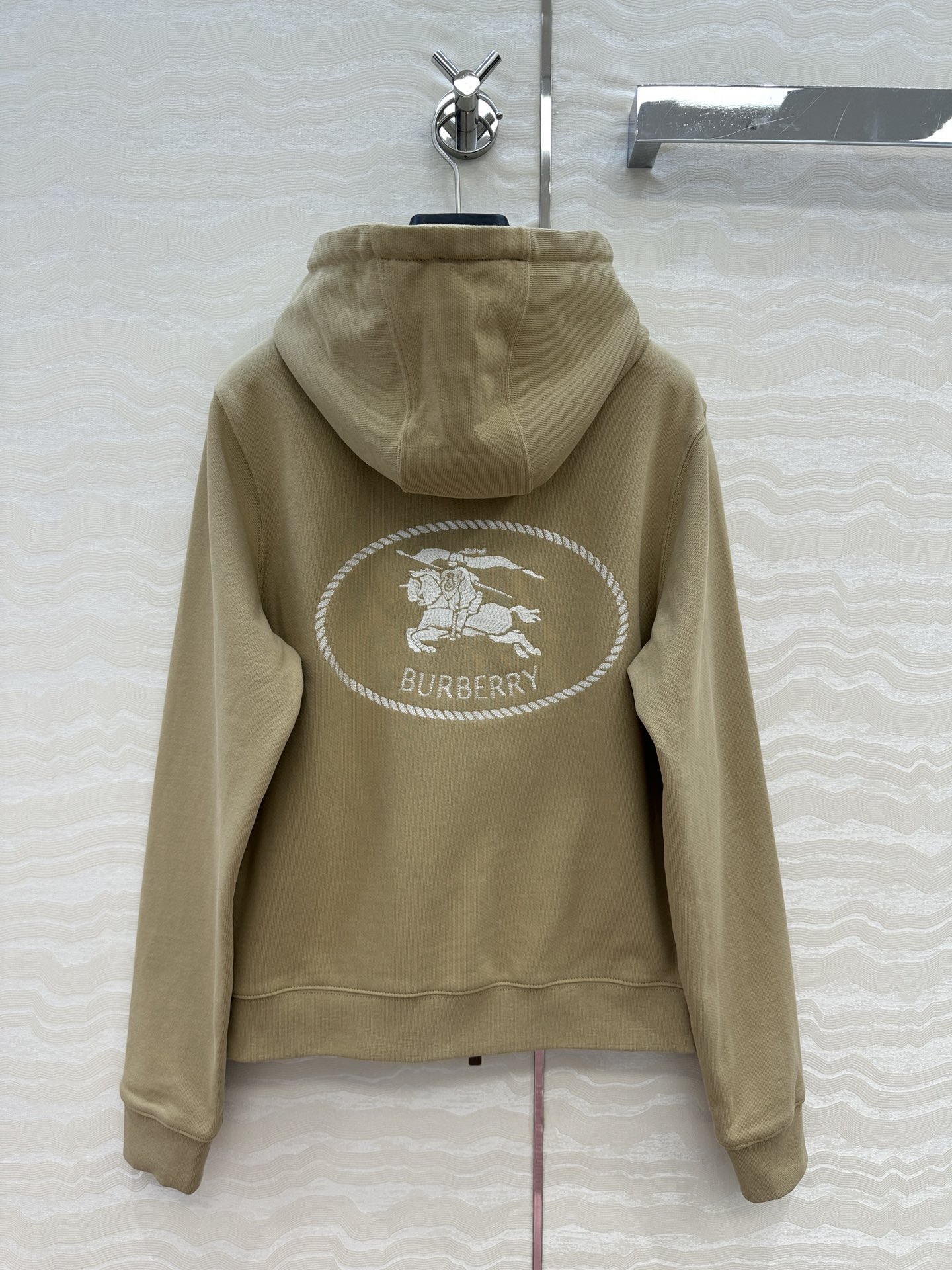 独家首发❤️爆单推荐！B家休闲穿搭！时髦风气质单品！立体刺绣战马连帽卫衣外套！可甜可盐气质减龄少女风，连