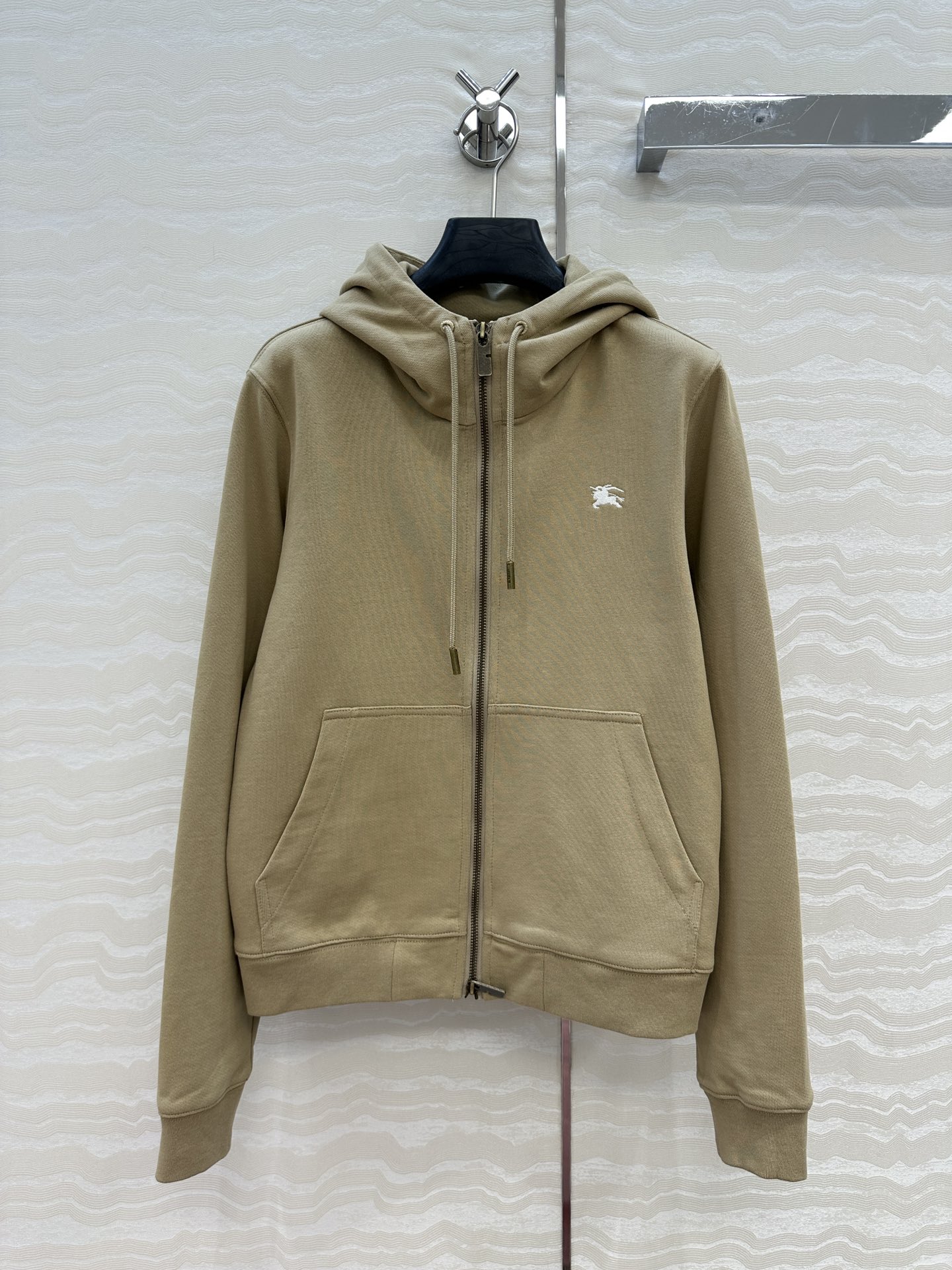 独家首发❤️爆单推荐！B家休闲穿搭！时髦风气质单品！立体刺绣战马连帽卫衣外套！可甜可盐气质减龄少女风，连