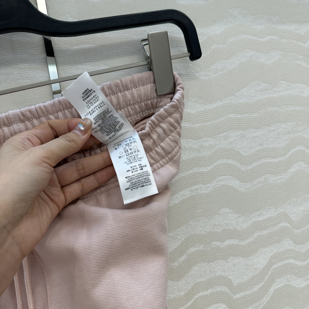 独家首发❤️爆单推荐！B家休闲穿搭！时髦风气质单品！立体刺绣战马时髦休闲裤！可甜可盐气质减龄少女风，松紧