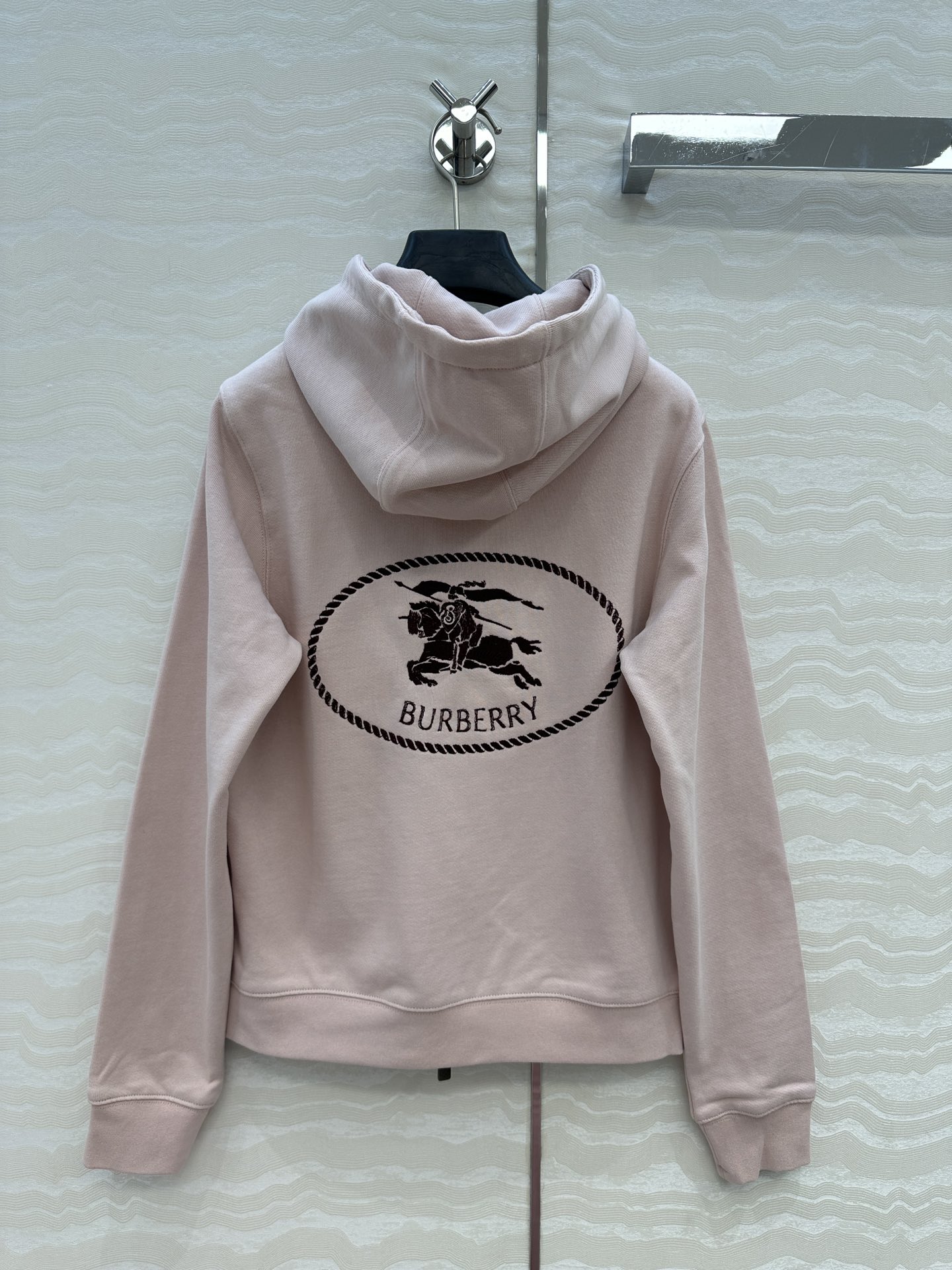 独家首发❤️爆单推荐！B家休闲穿搭！时髦风气质单品！立体刺绣战马连帽卫衣外套！可甜可盐气质减龄少女风，连