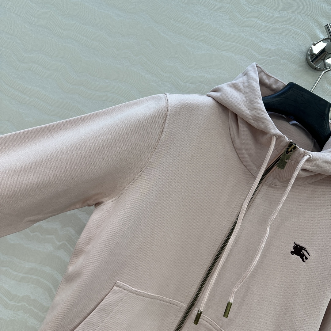 独家首发❤️爆单推荐！B家休闲穿搭！时髦风气质单品！立体刺绣战马连帽卫衣外套！可甜可盐气质减龄少女风，连