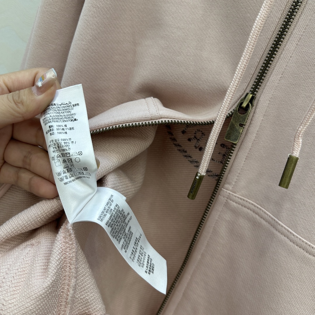 独家首发❤️爆单推荐！B家休闲穿搭！时髦风气质单品！立体刺绣战马连帽卫衣外套！可甜可盐气质减龄少女风，连