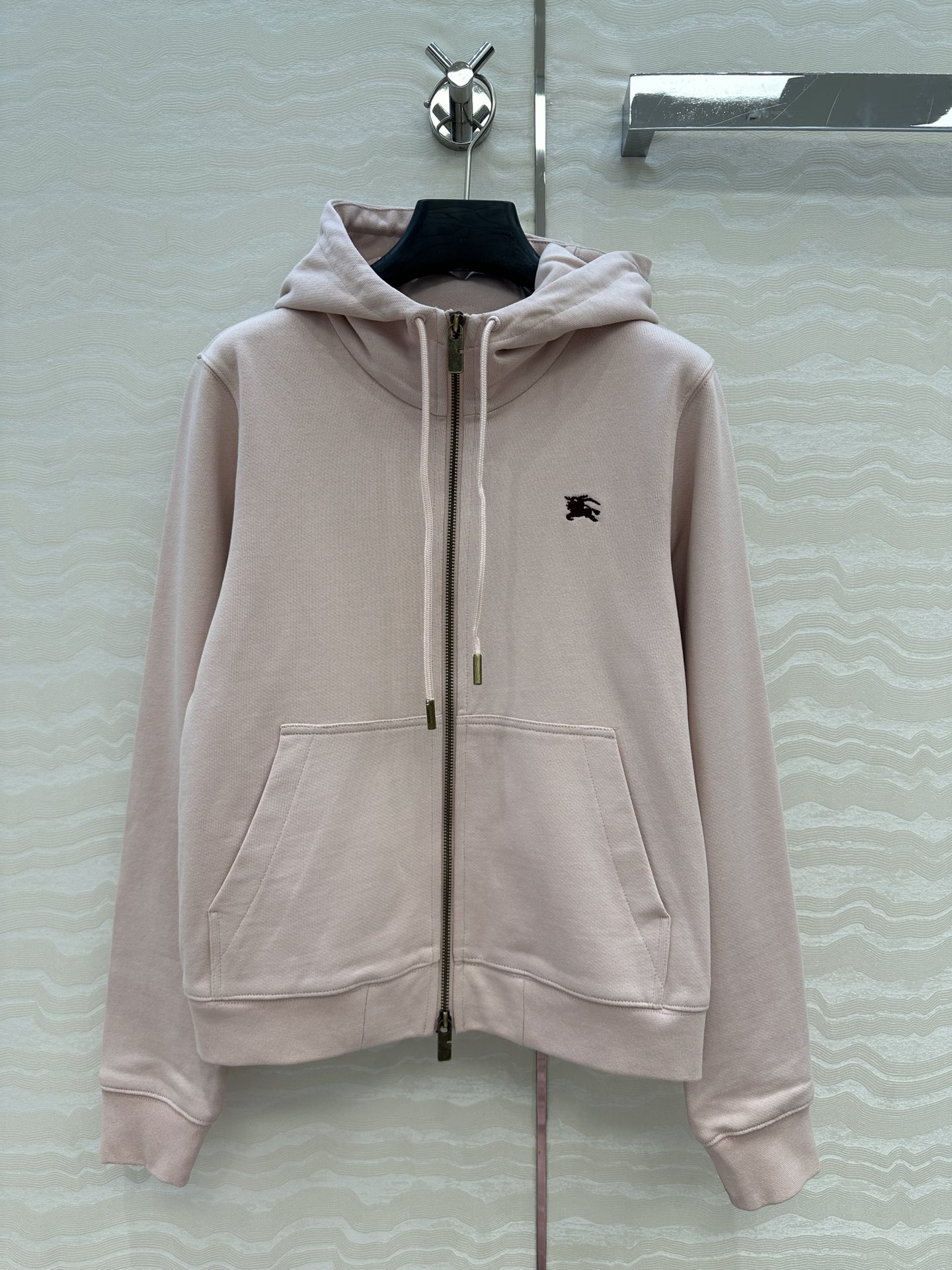 独家首发❤️爆单推荐！B家休闲穿搭！时髦风气质单品！立体刺绣战马连帽卫衣外套！可甜可盐气质减龄少女风，连