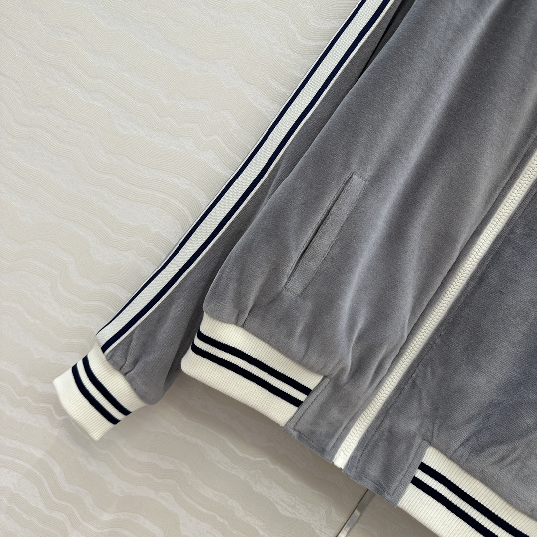 独家首发❤️原单品质。CE棒球🥎女孩气质穿搭❤️时髦有态度的运动夹克外套！定制色织纯棉天鹅绒面料质感轨糯