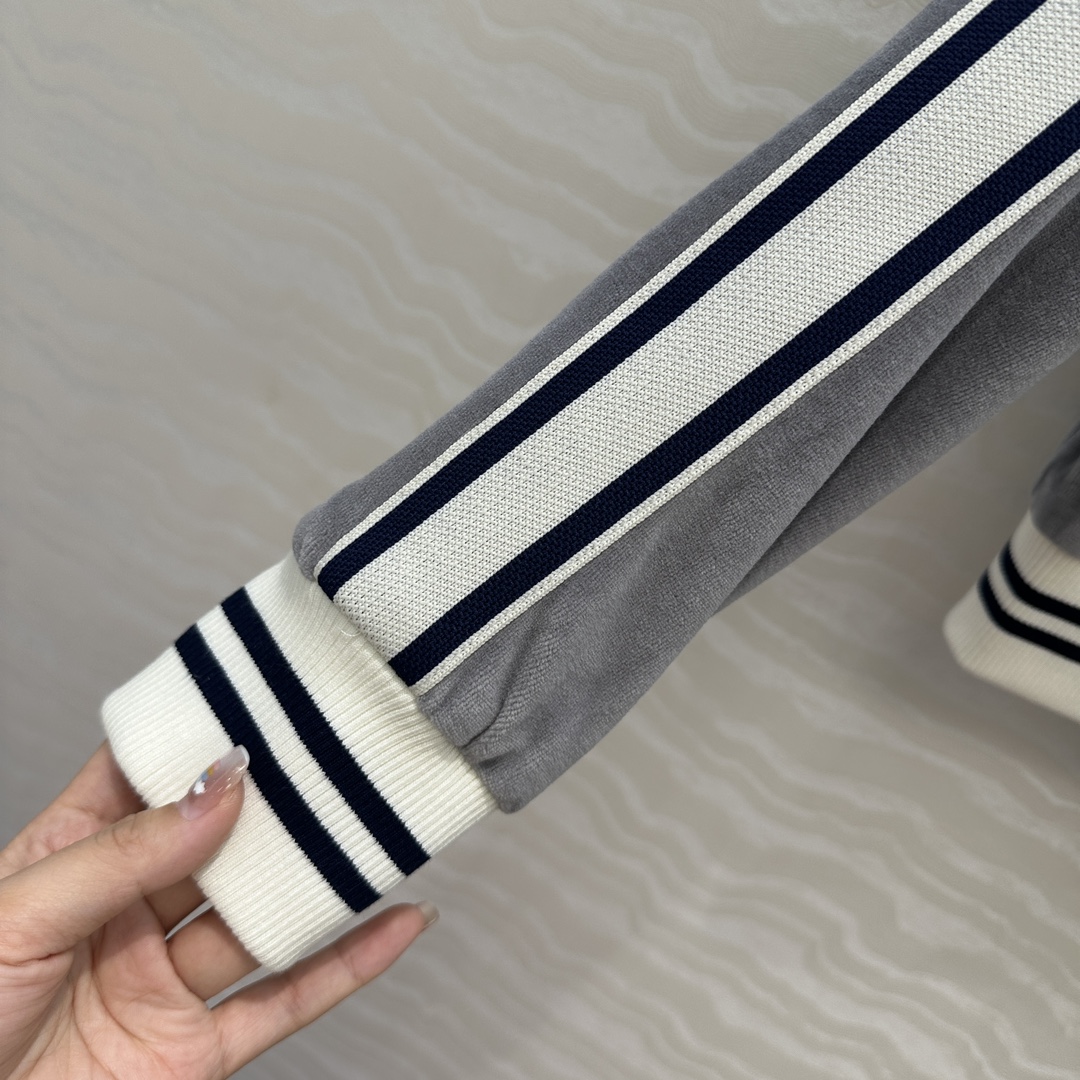 独家首发❤️原单品质。CE棒球🥎女孩气质穿搭❤️时髦有态度的运动夹克外套！定制色织纯棉天鹅绒面料质感轨糯