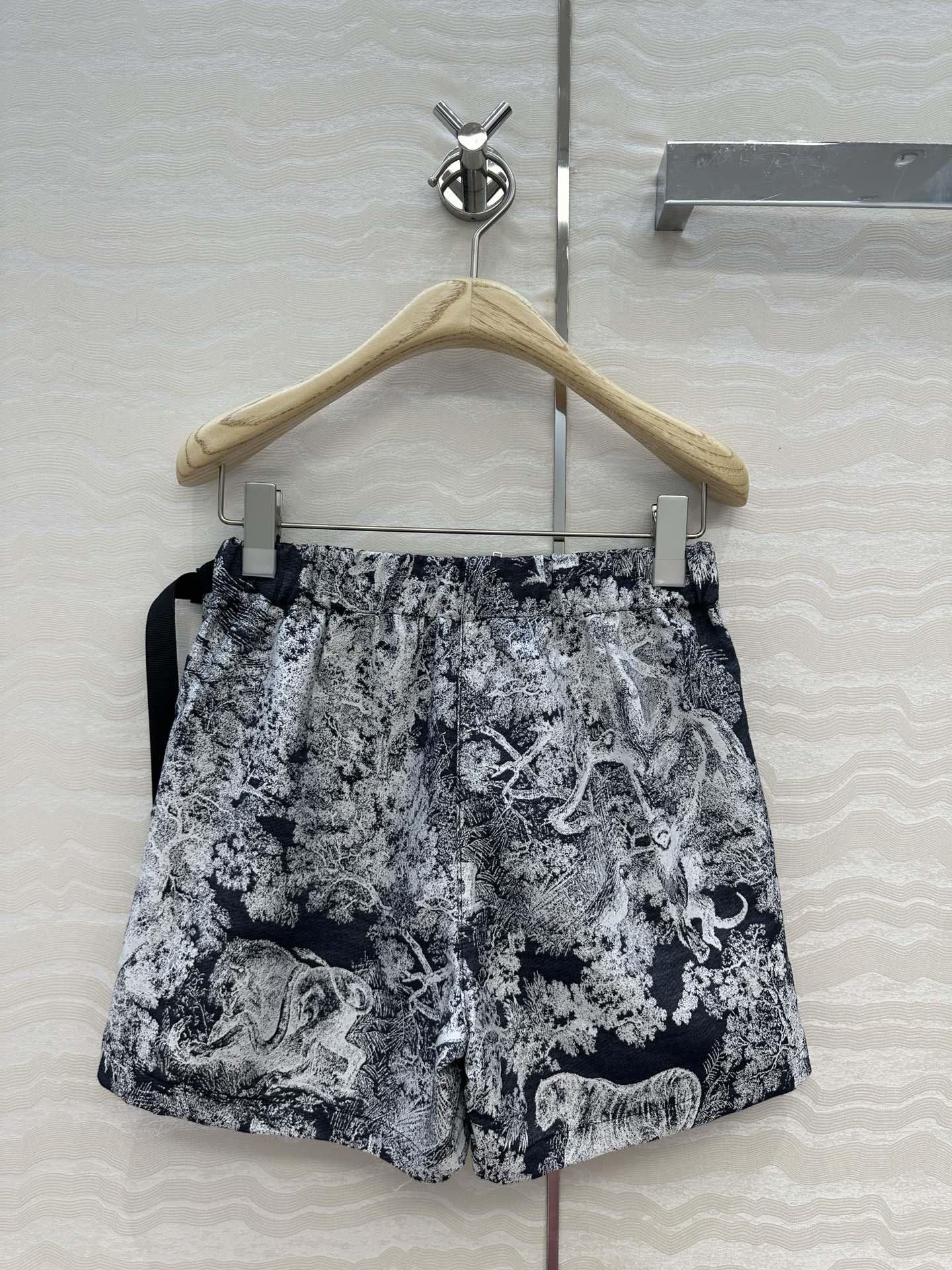 独家首发❤️原单品质💕Miss D 25早秋度假新品，茹伊动物丛林系列定制提花塔夫绸提花面料！经典松紧腰