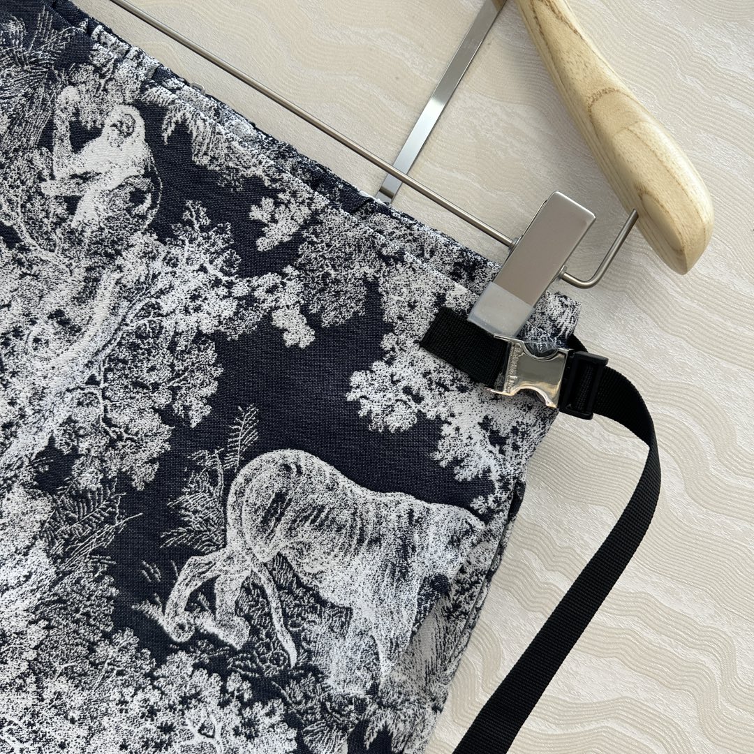 独家首发❤️原单品质💕Miss D 25早秋度假新品，茹伊动物丛林系列定制提花塔夫绸提花面料！经典松紧腰